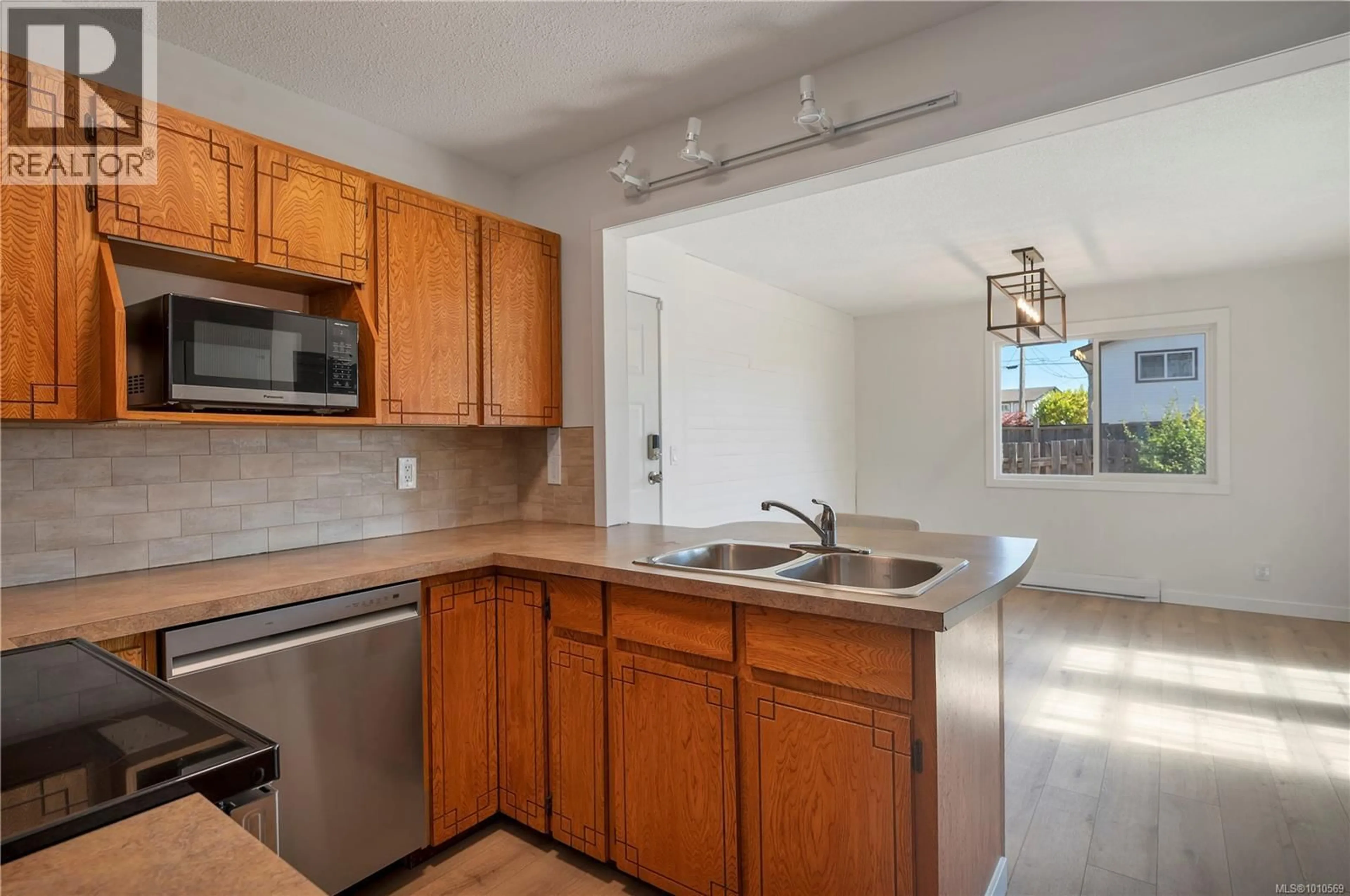 Standard kitchen, unknown for 2141 ARNASON ROAD, Campbell River British Columbia V9W5Z4