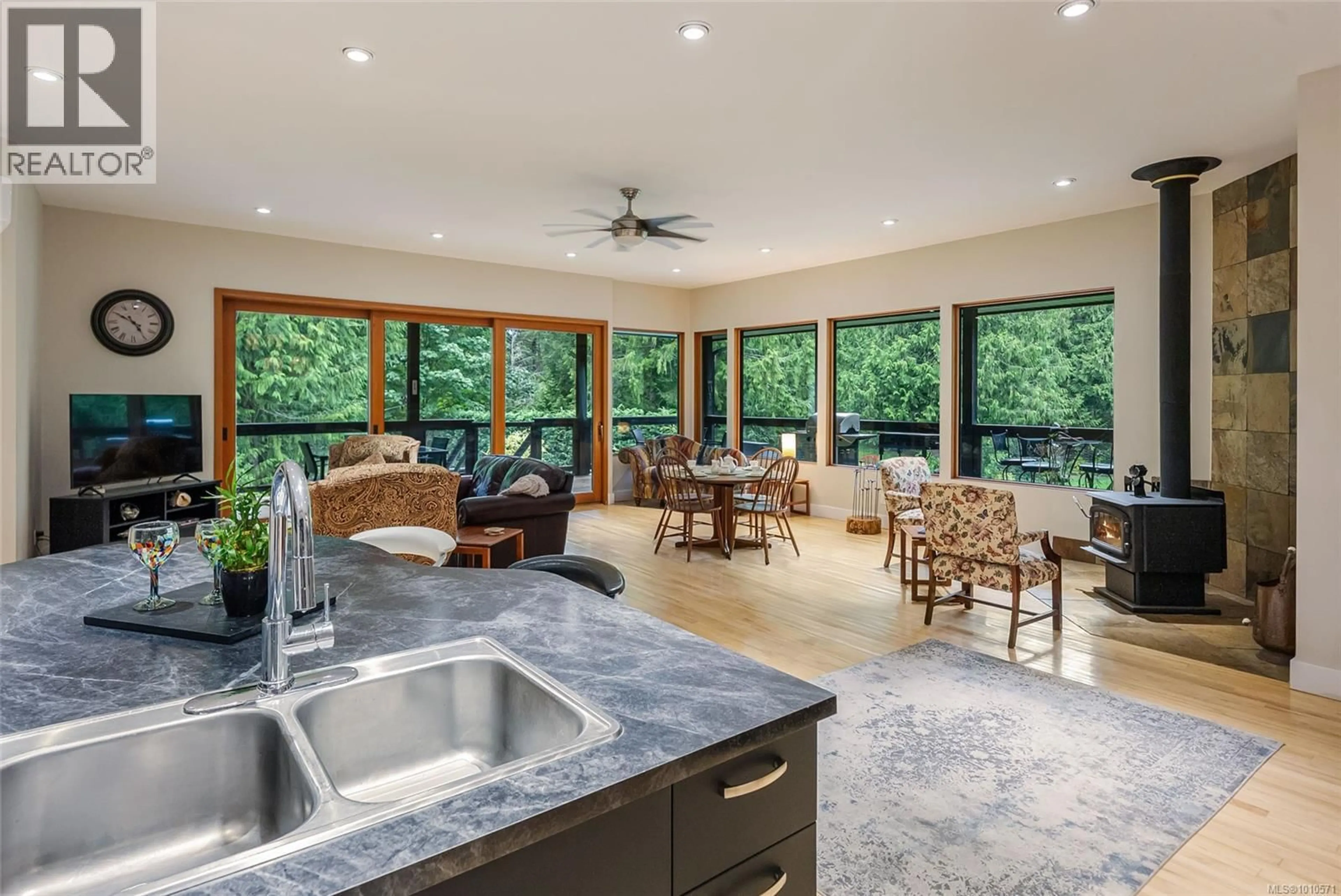 Open concept kitchen, unknown for 1875 ASHLING ROAD, Qualicum Beach British Columbia V9K2V1
