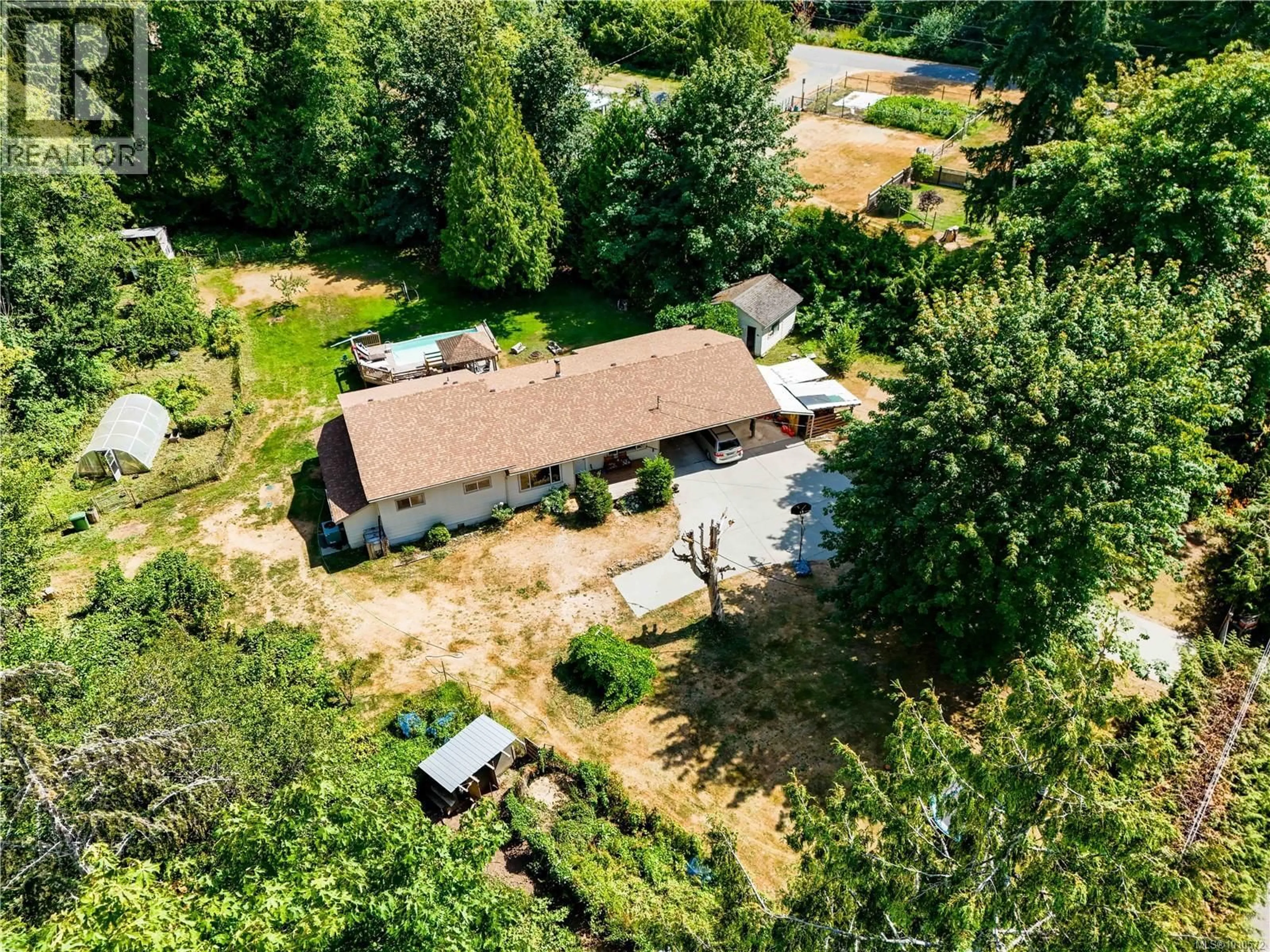 A pic from outside/outdoor area/front of a property/back of a property/a pic from drone, unknown for 4591 HOWIE ROAD NORTH, Duncan British Columbia V9L6N2