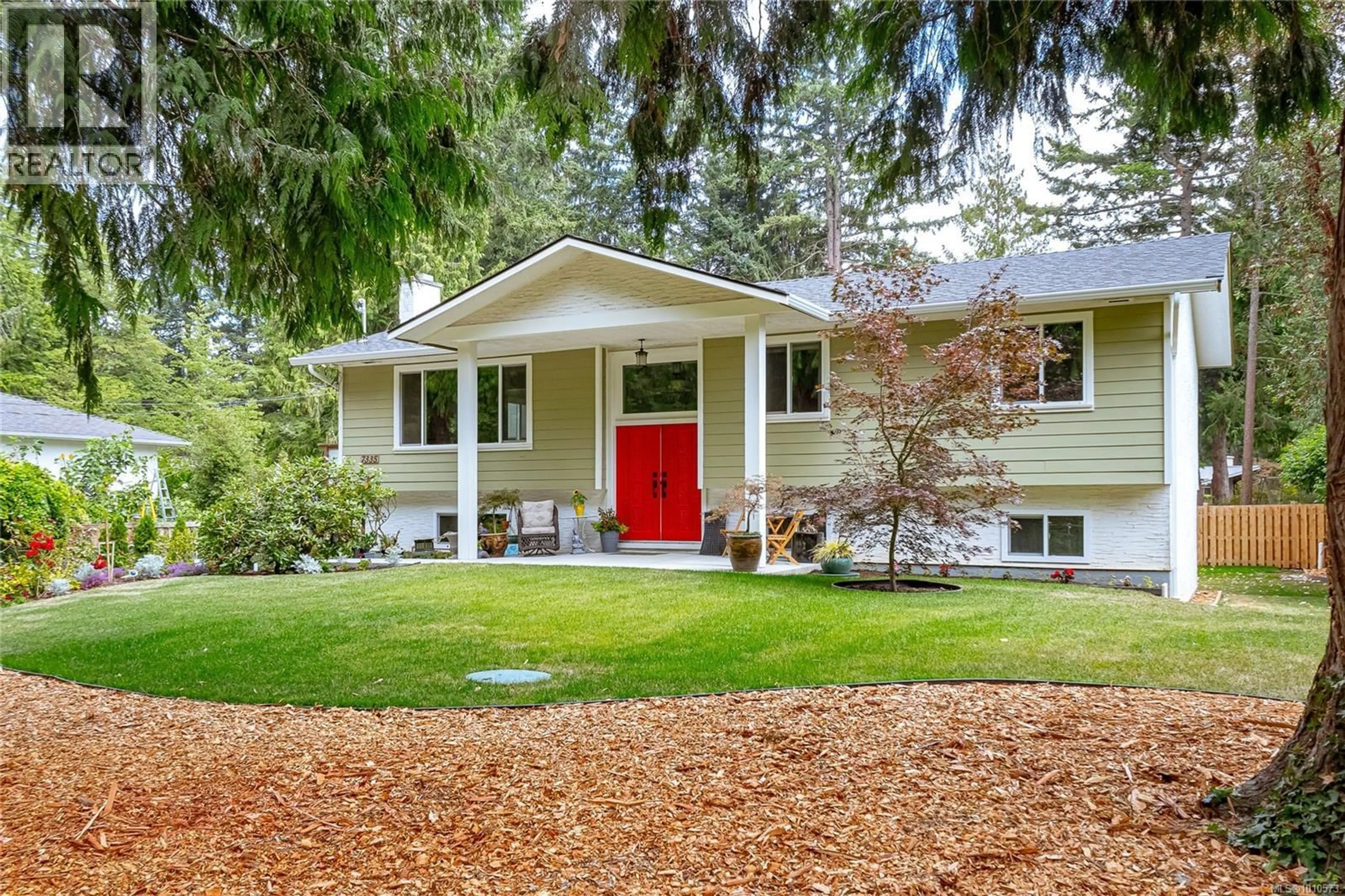 Home with vinyl exterior material, street for 7335 SEABROOK ROAD, Central Saanich British Columbia V8M1M9