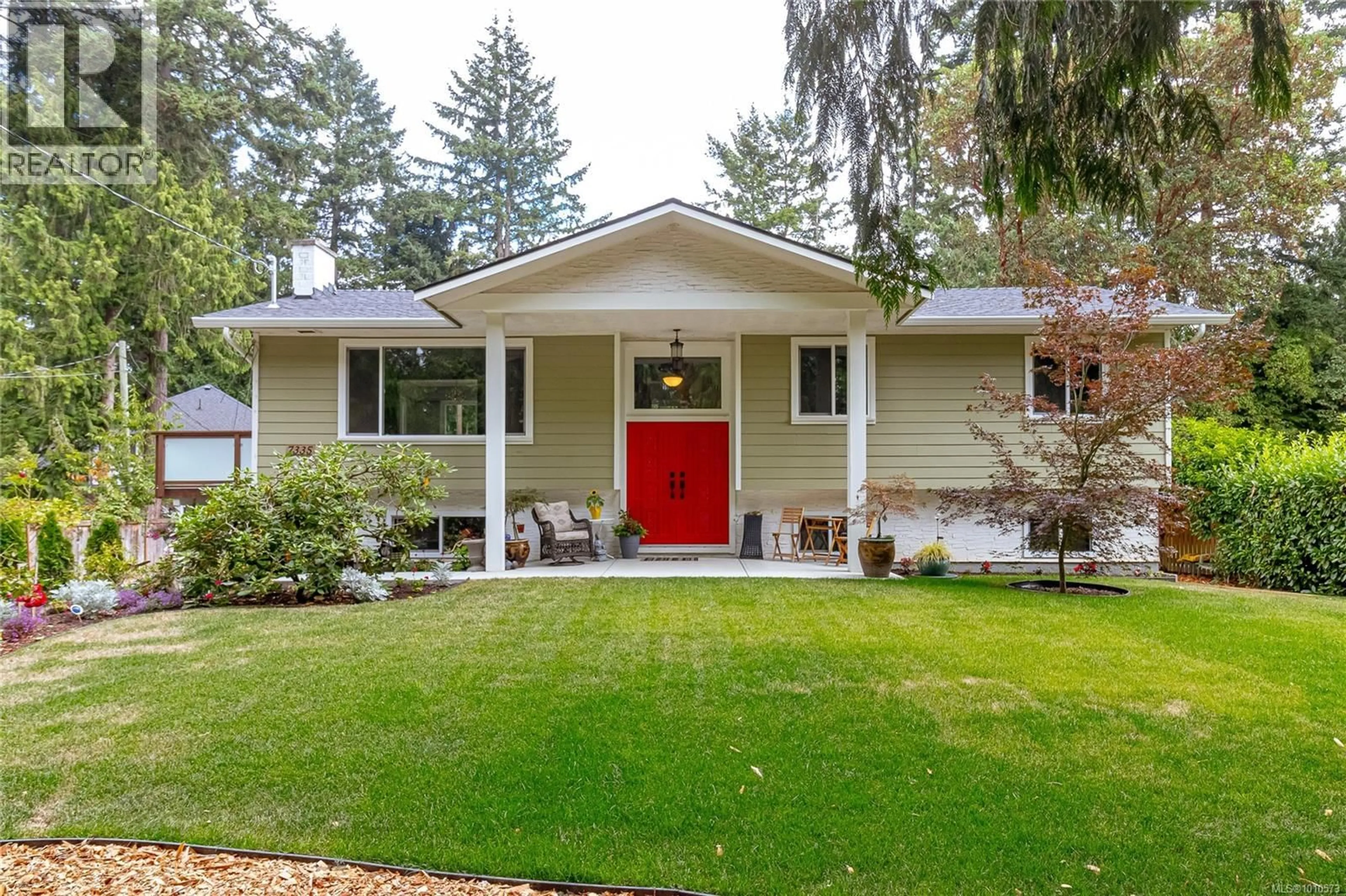 Home with vinyl exterior material, street for 7335 SEABROOK ROAD, Central Saanich British Columbia V8M1M9
