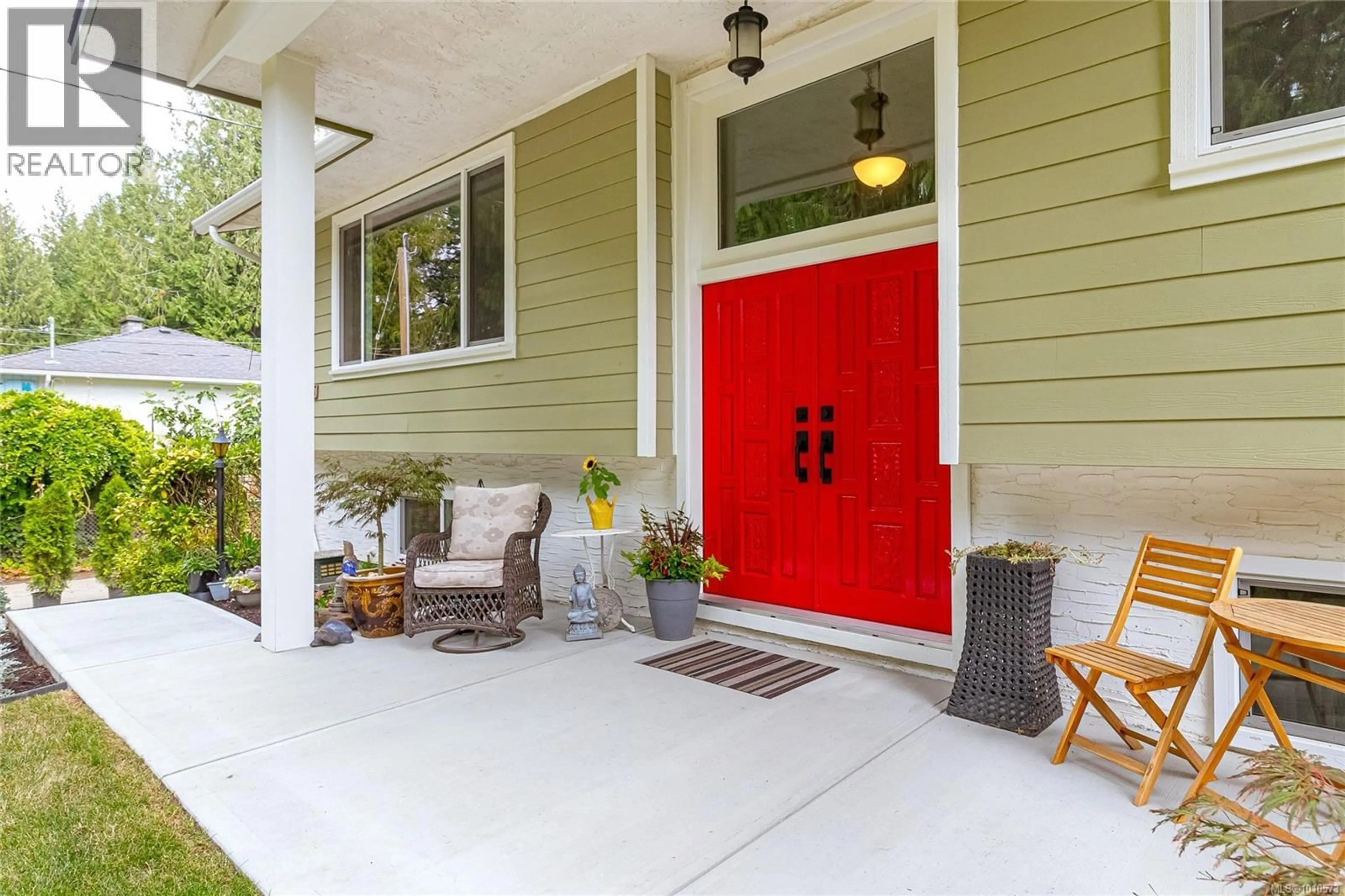 Indoor entryway for 7335 SEABROOK ROAD, Central Saanich British Columbia V8M1M9