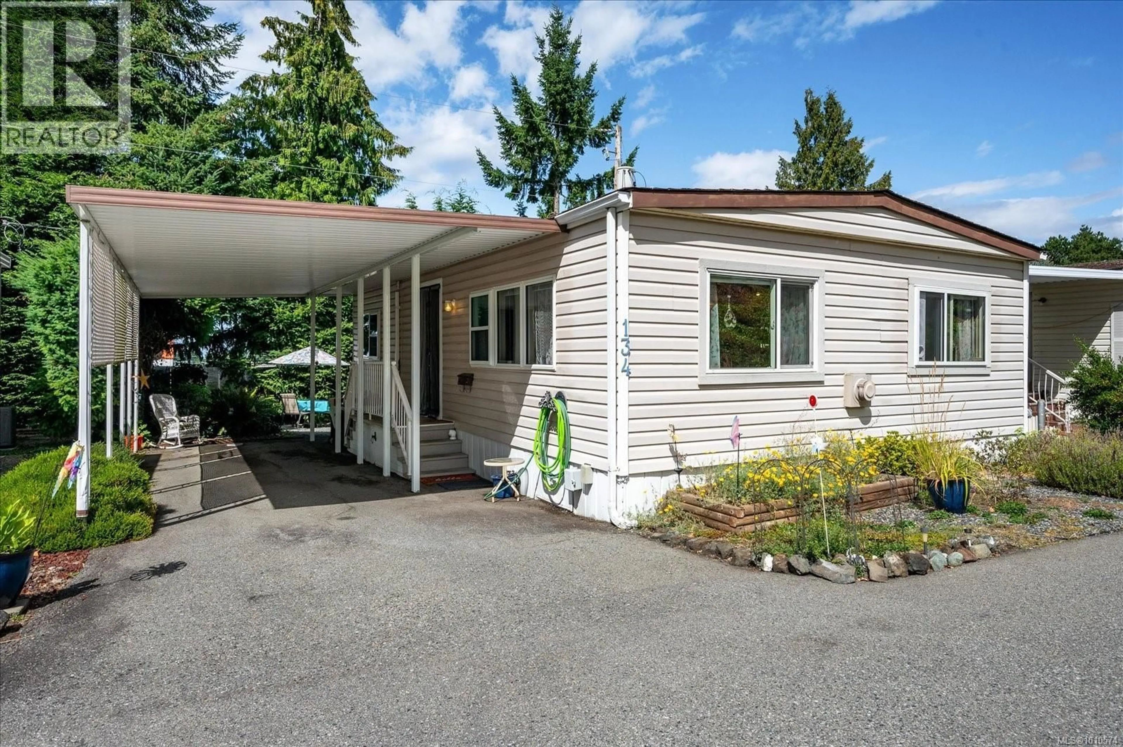 Home with vinyl exterior material, unknown for 134 - 6325 METRAL DRIVE, Nanaimo British Columbia V9T6P9