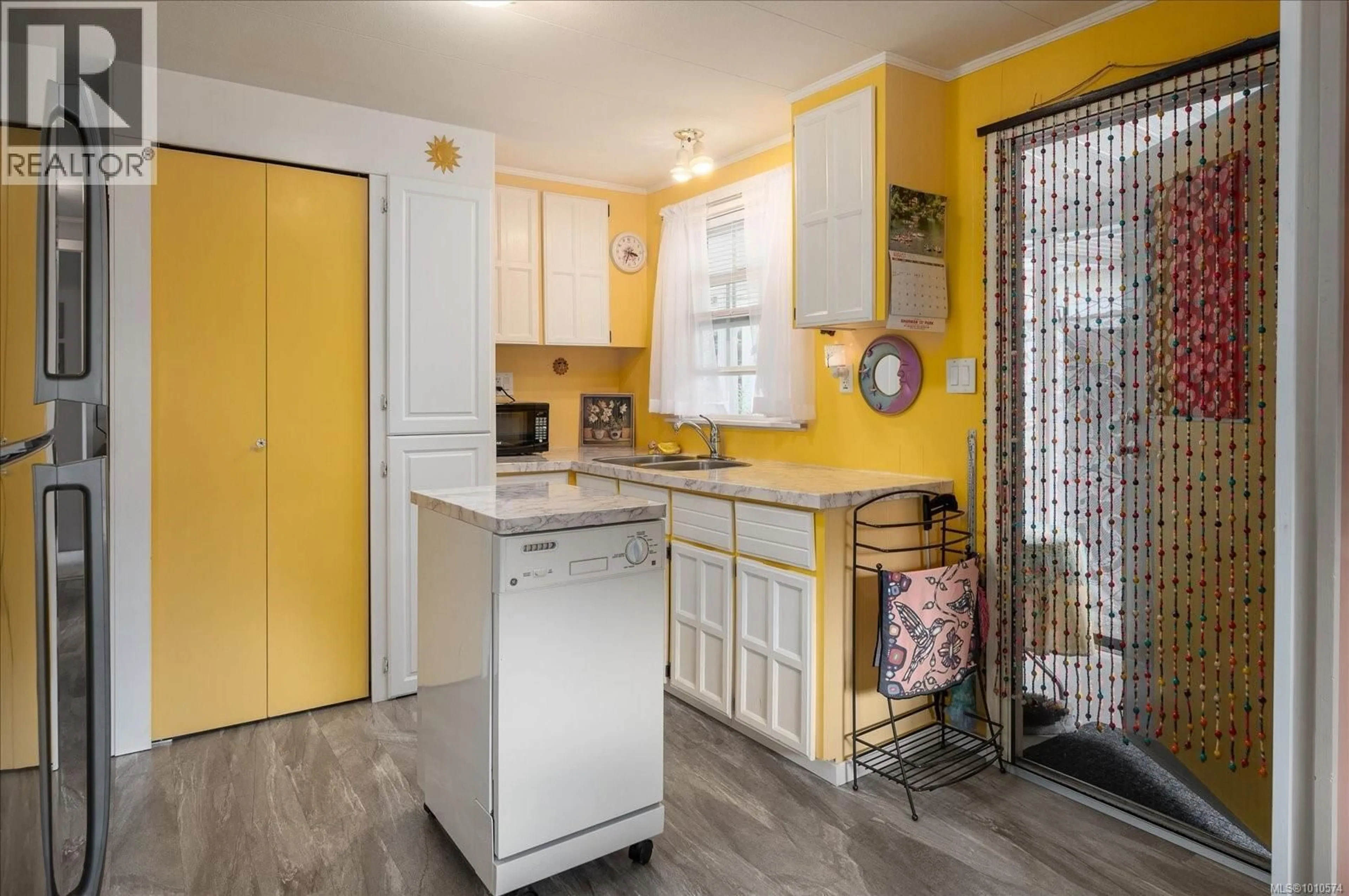 Standard kitchen, unknown for 134 - 6325 METRAL DRIVE, Nanaimo British Columbia V9T6P9