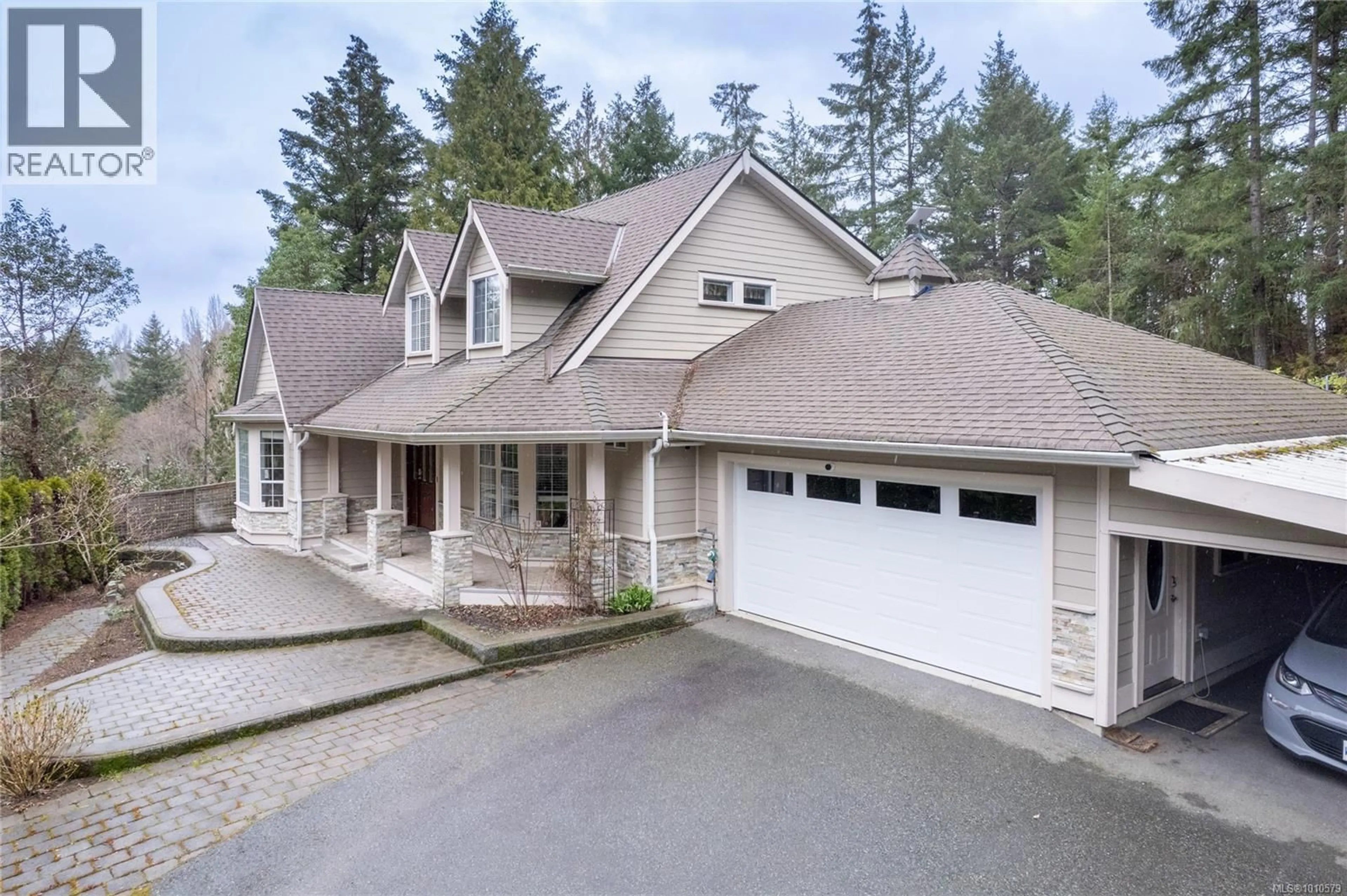 A pic from outside/outdoor area/front of a property/back of a property/a pic from drone, street for 6625 GREEN ACRES WAY, Nanaimo British Columbia V9T5R9