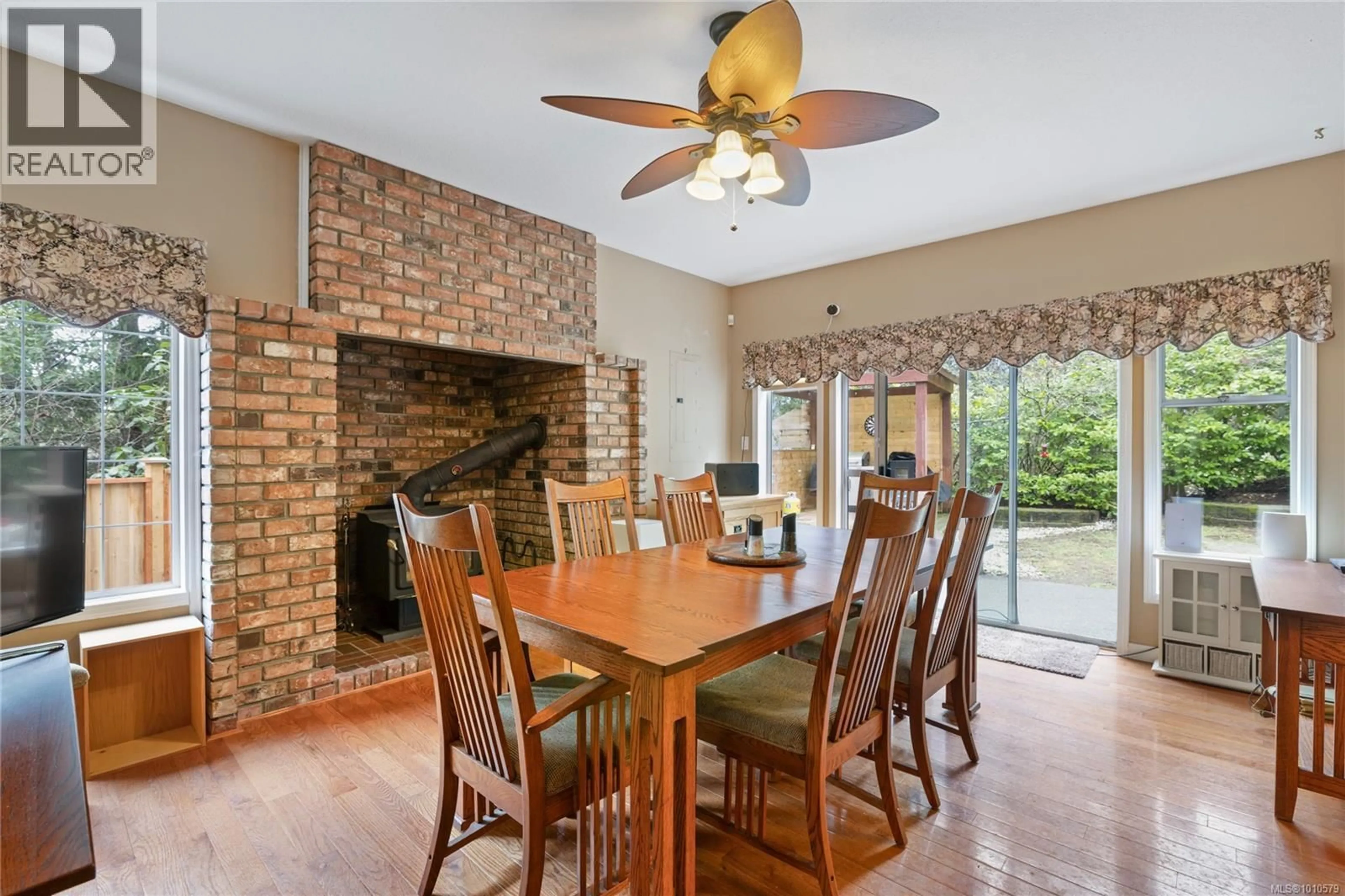 Dining room, ceramic/tile floor for 6625 GREEN ACRES WAY, Nanaimo British Columbia V9T5R9