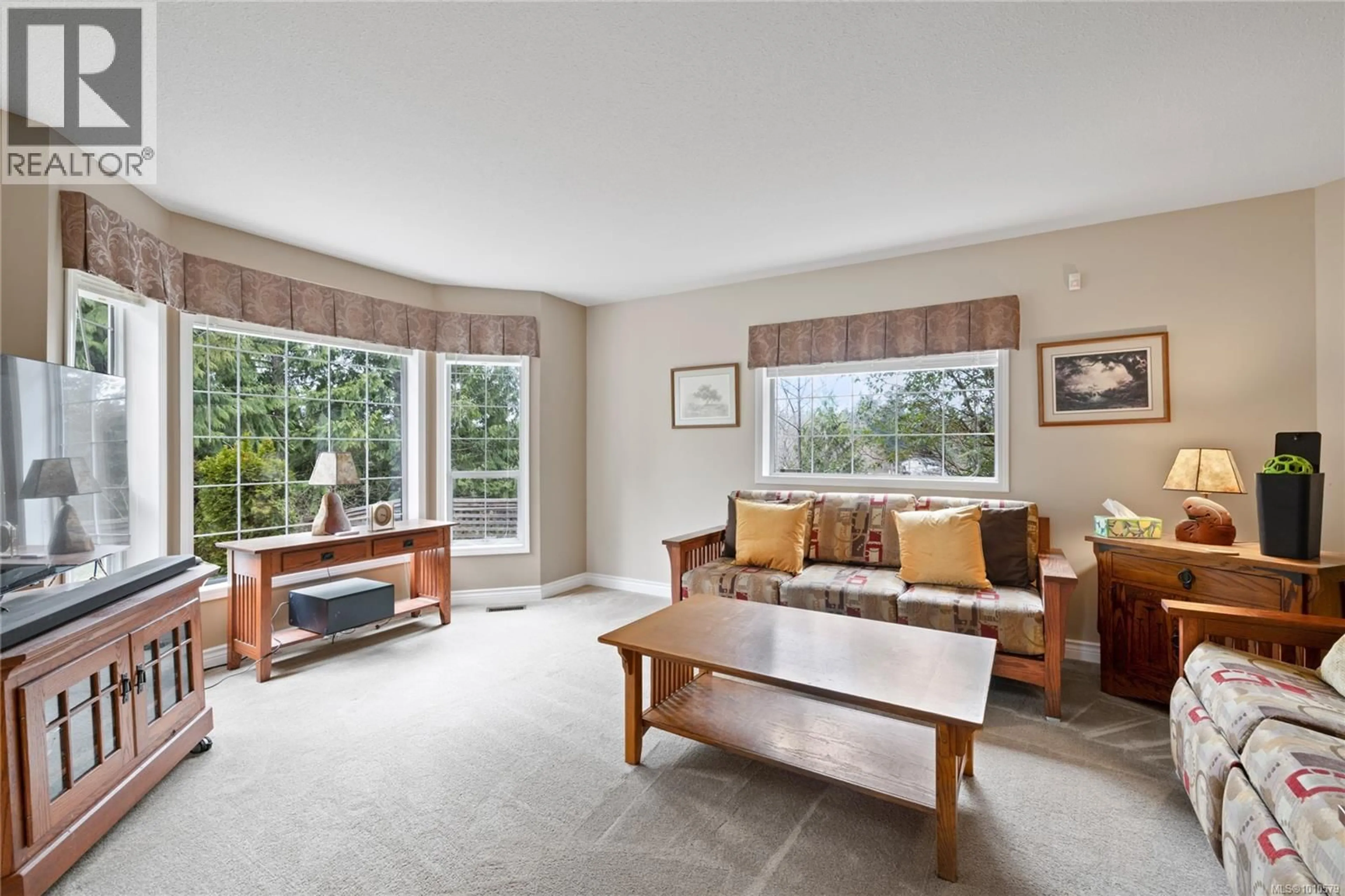 Living room with furniture, unknown for 6625 GREEN ACRES WAY, Nanaimo British Columbia V9T5R9