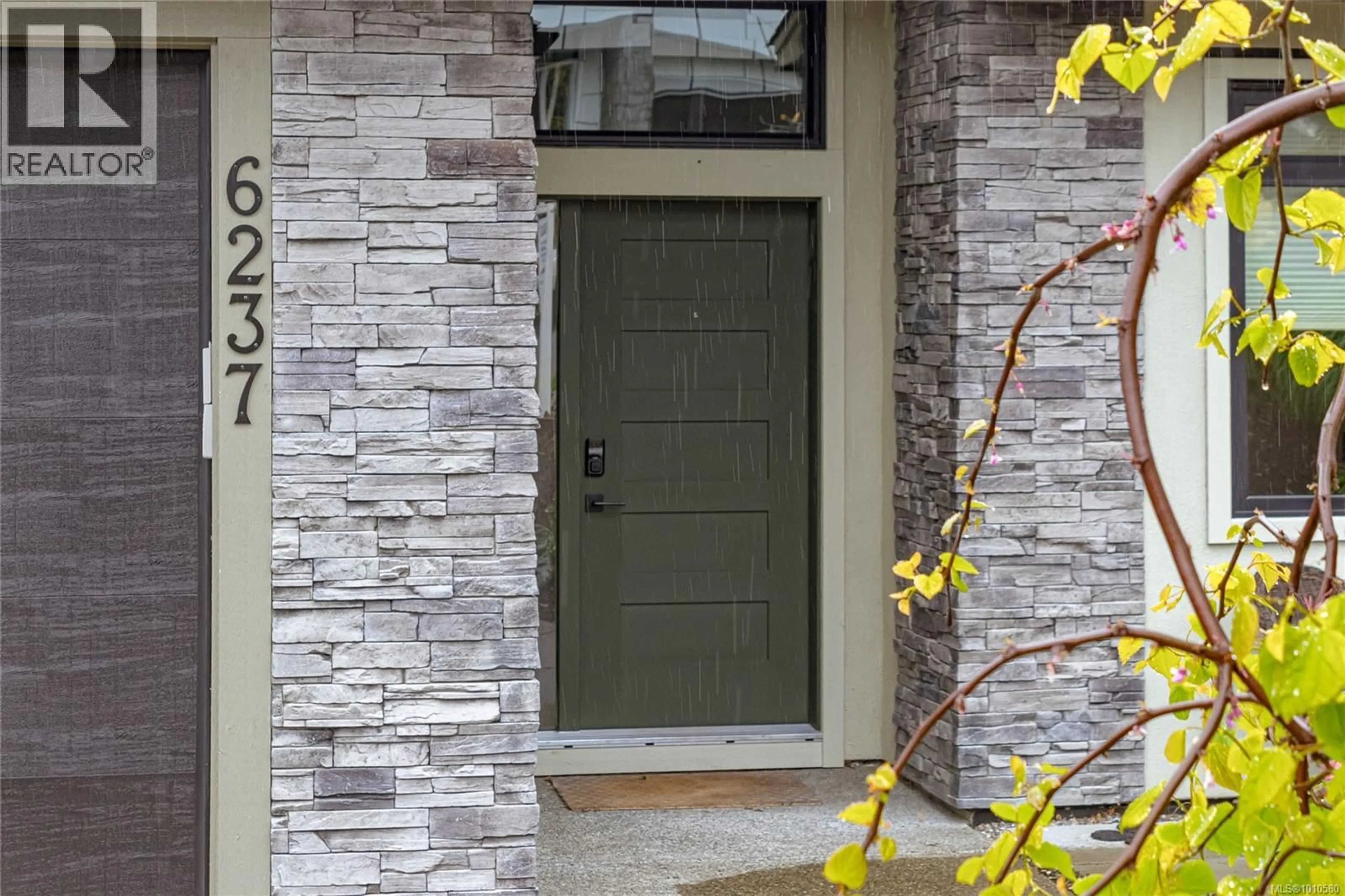 Indoor entryway for 6237 HIGHWOOD DRIVE, Duncan British Columbia V9L0H5