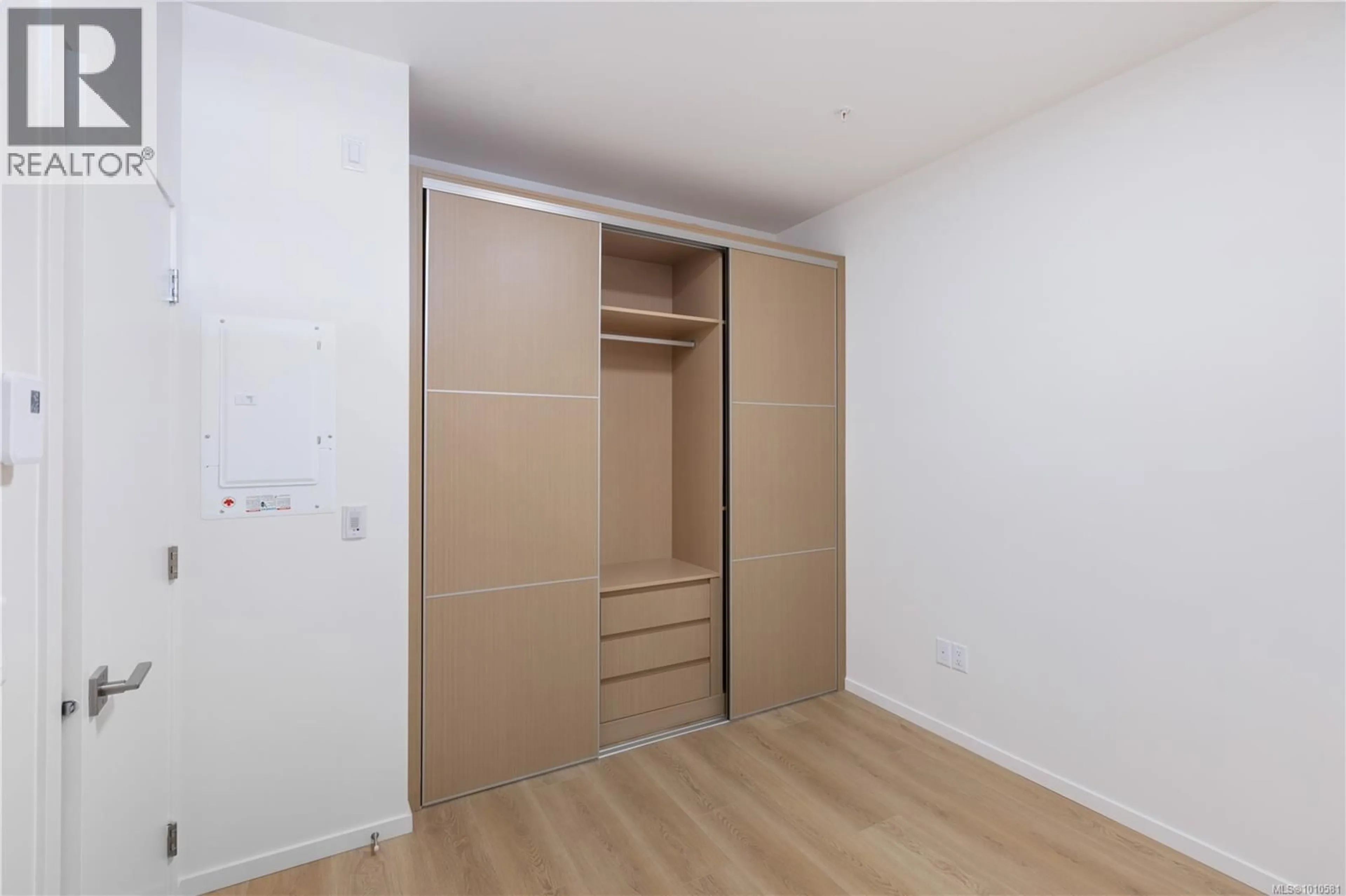 Storage room or clothes room or walk-in closet for 203 - 2374 OAKVILLE AVENUE, Sidney British Columbia V8L1V5