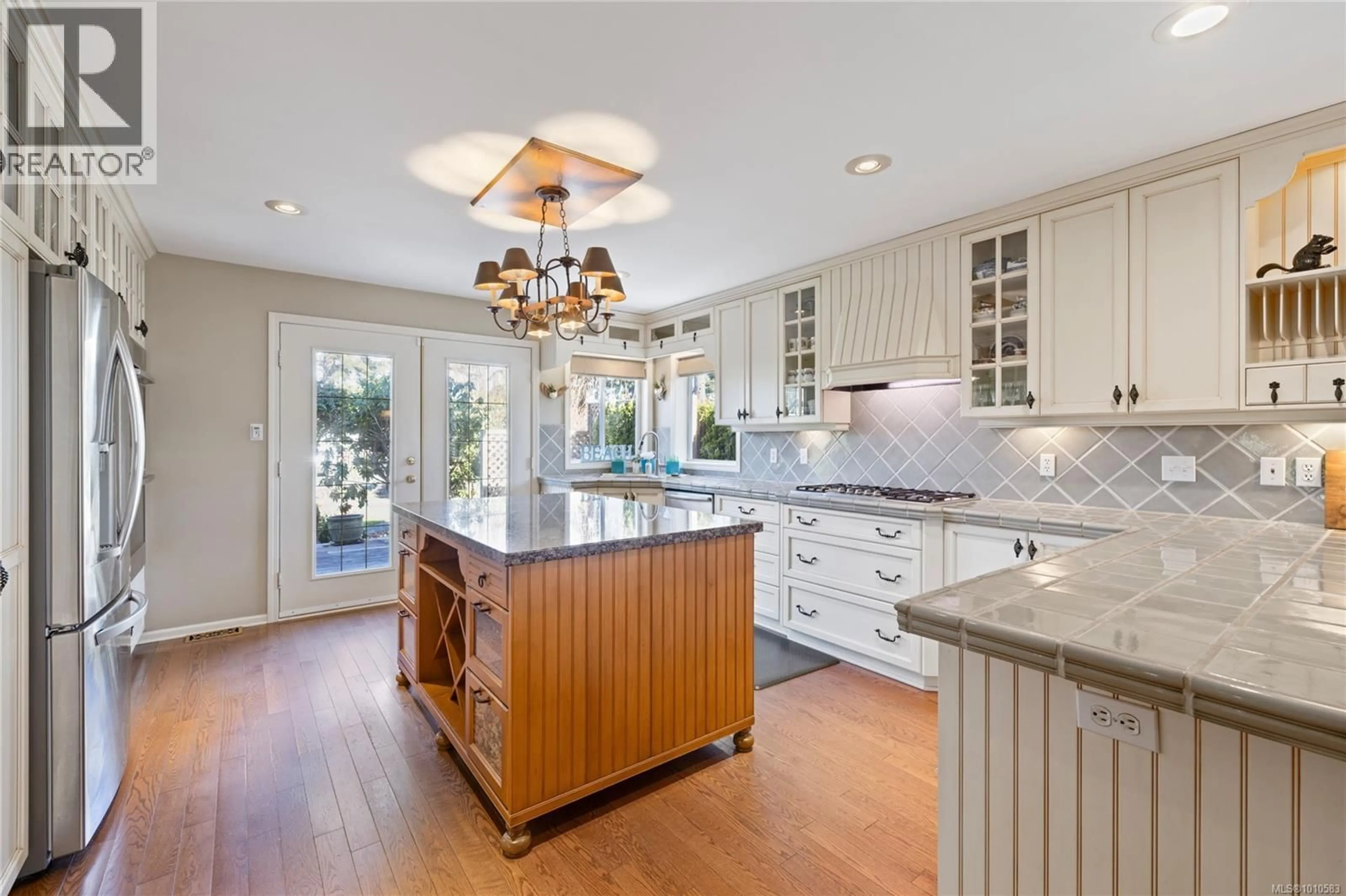 Open concept kitchen, ceramic/tile floor for 1424 BLACKBRANT PLACE, Parksville British Columbia V9P2A3