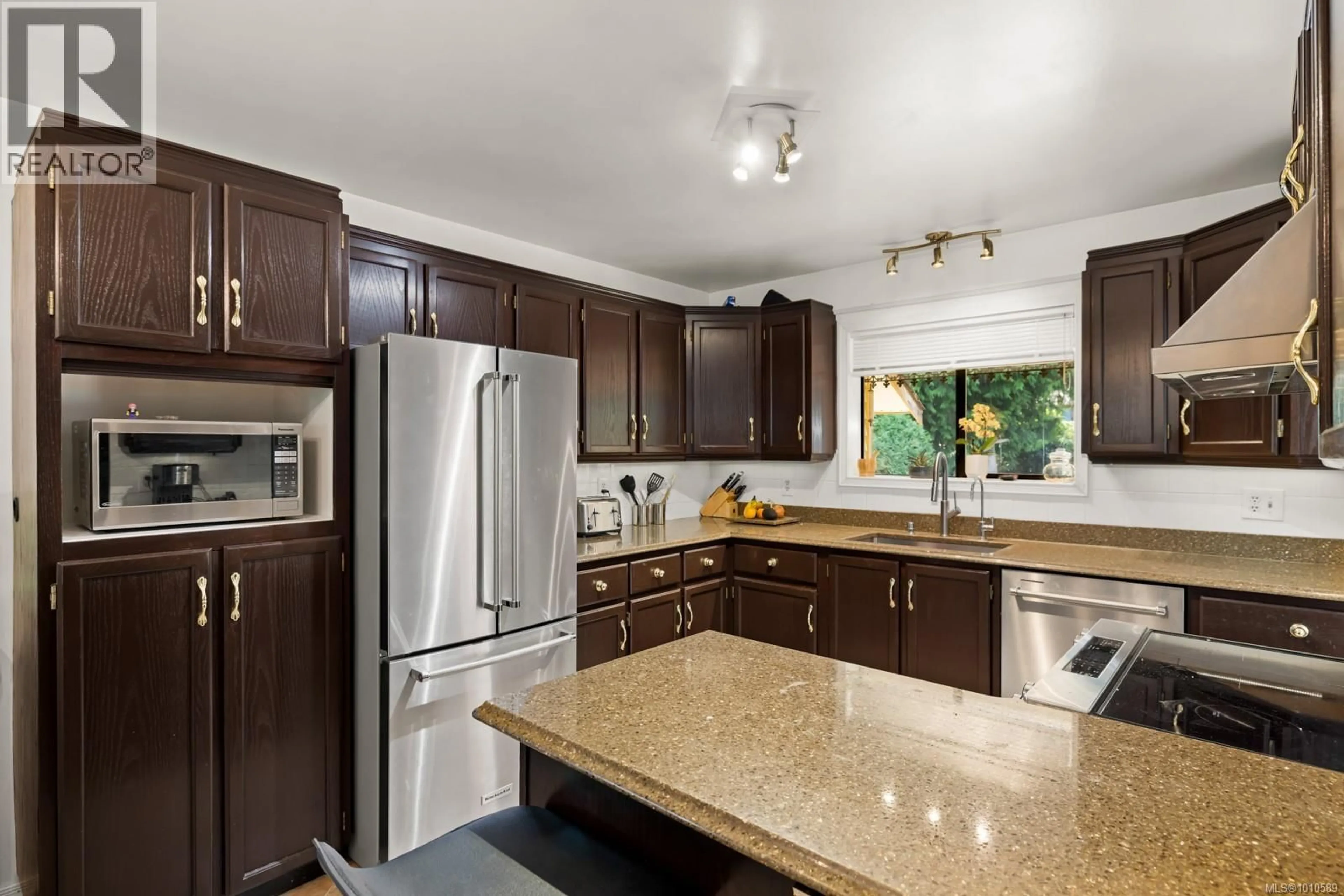 Open concept kitchen, unknown for 3361 ST. TROY PLACE, Colwood British Columbia V9C3J3
