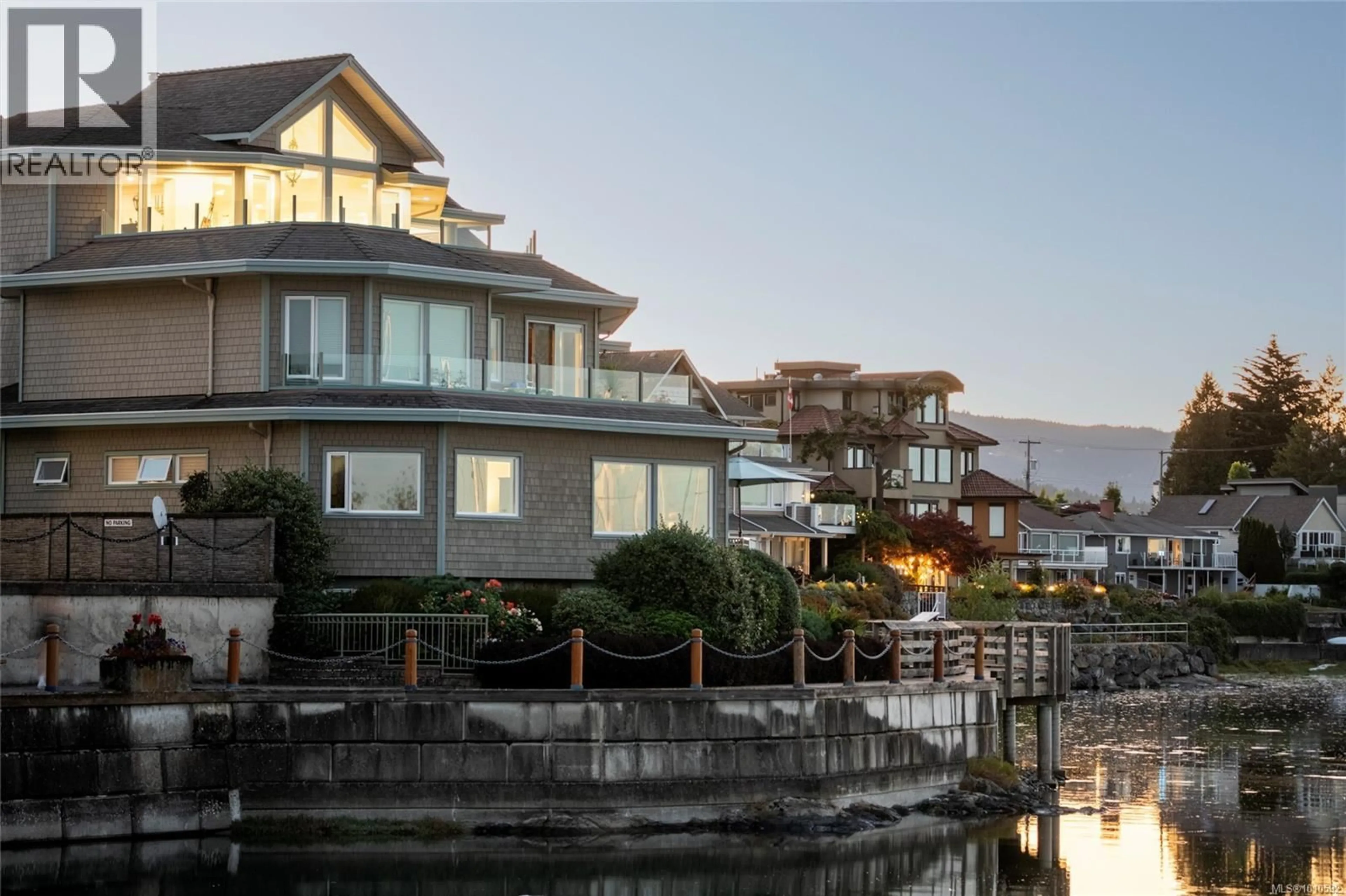 Unknown for 4 - 9885 SECOND STREET, Sidney British Columbia V8L3C7