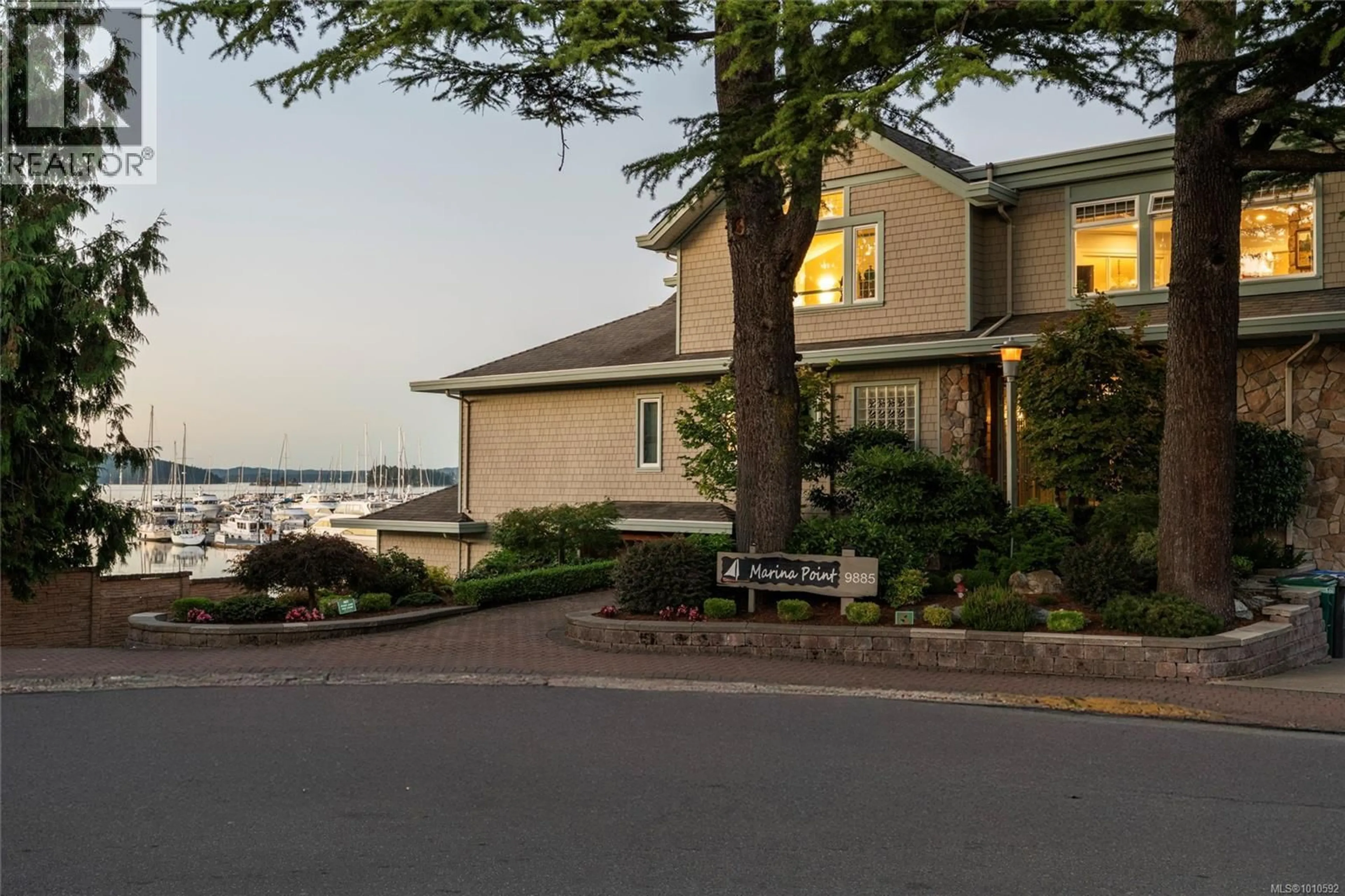 Unknown for 4 - 9885 SECOND STREET, Sidney British Columbia V8L3C7