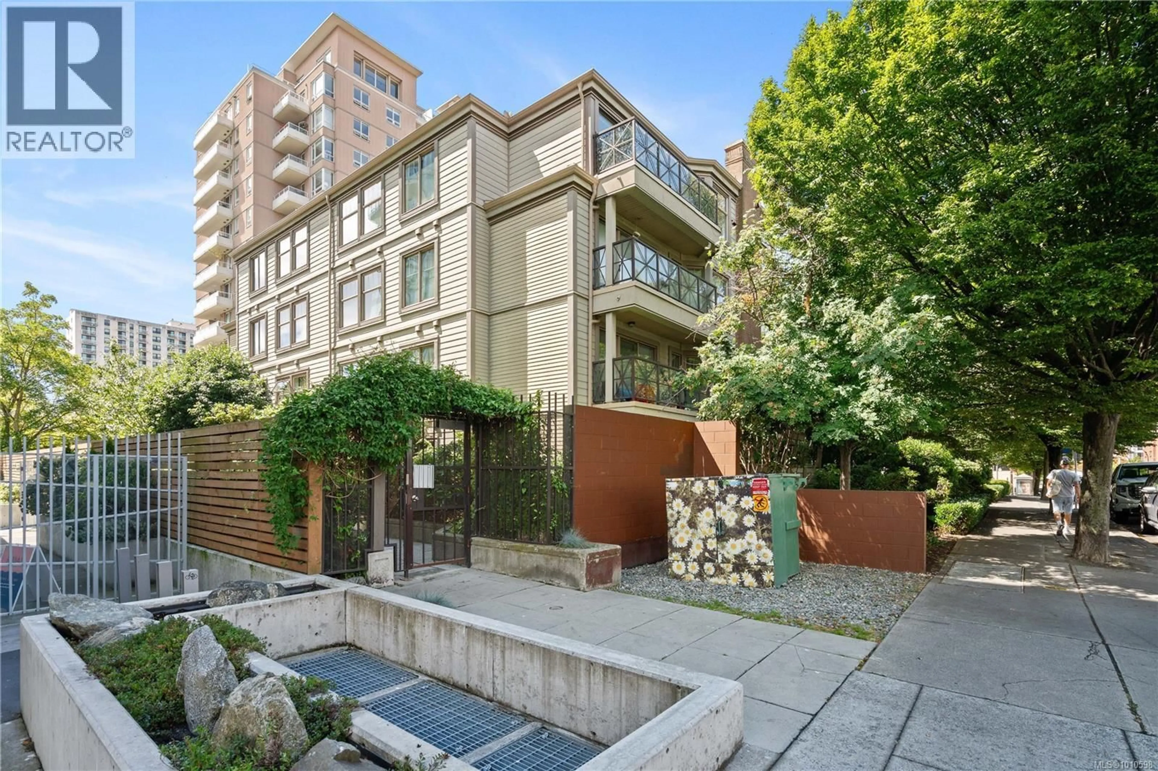 Patio, street for 410 - 935 JOHNSON STREET, Victoria British Columbia V8V3N5