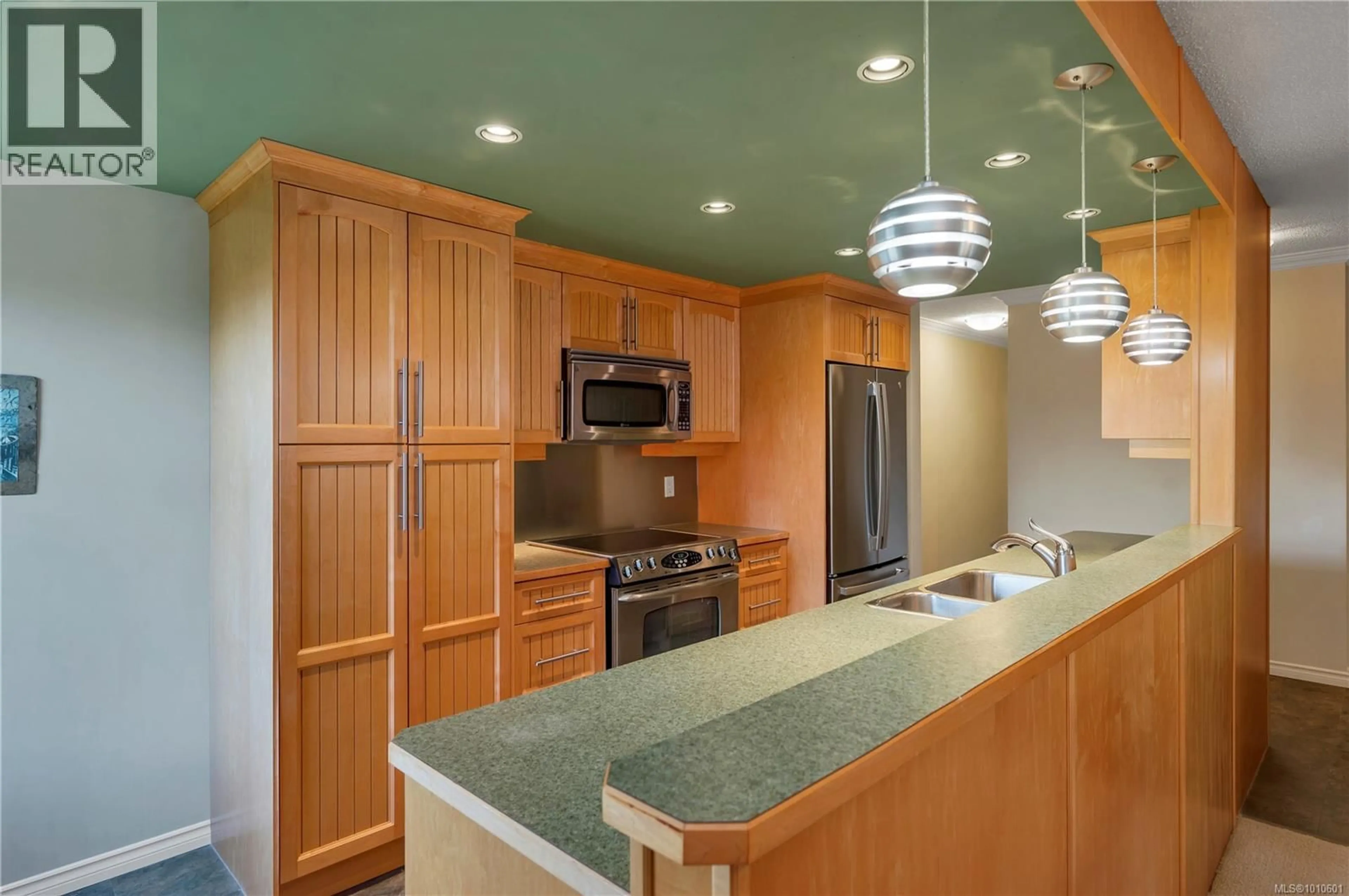 Contemporary kitchen, unknown for 320 - 585 DOGWOOD STREET SOUTH, Campbell River British Columbia V9W6T6