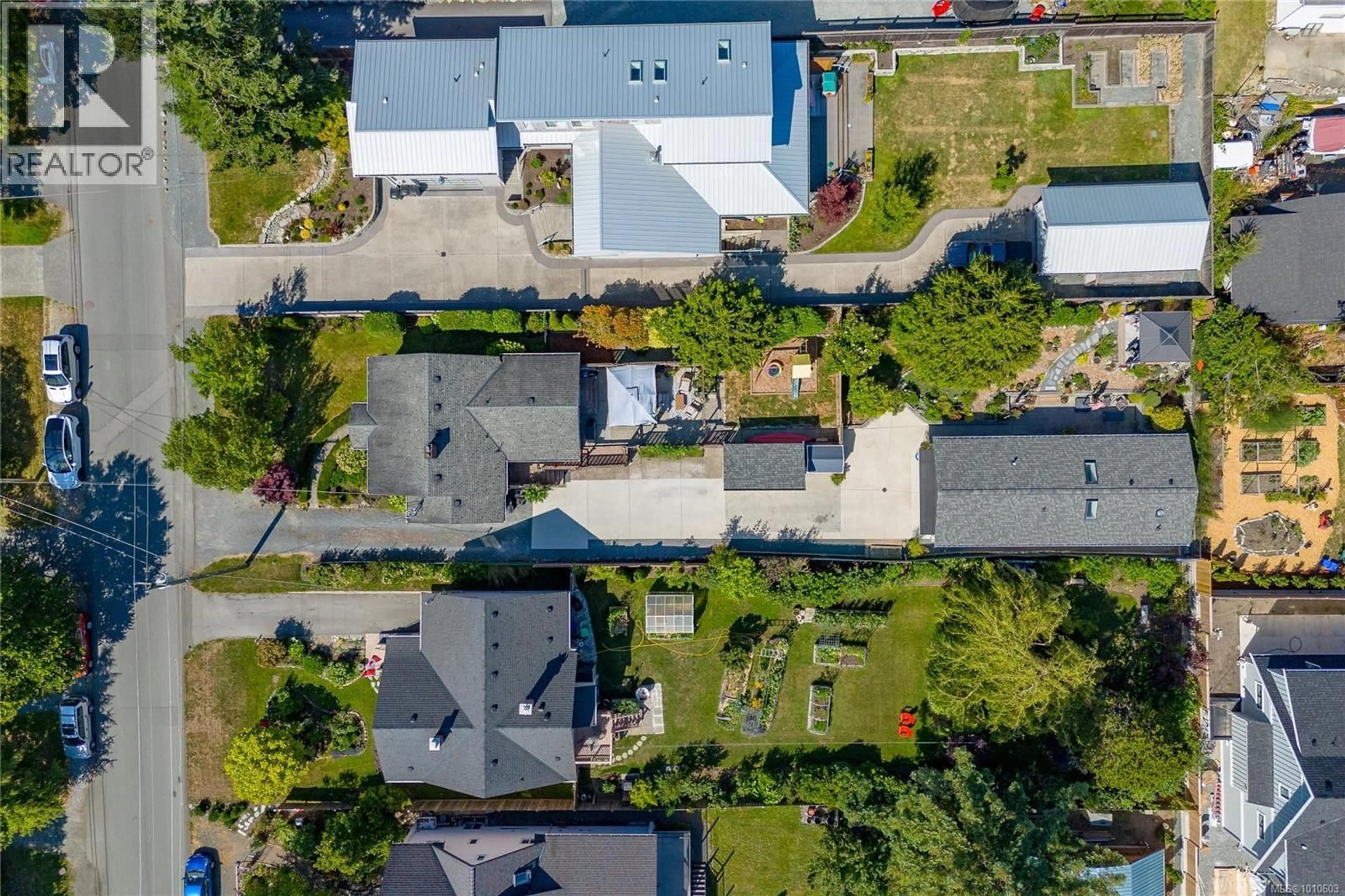 A pic from outside/outdoor area/front of a property/back of a property/a pic from drone, street for 2833 AUSTIN AVENUE, Saanich British Columbia V9A2K8