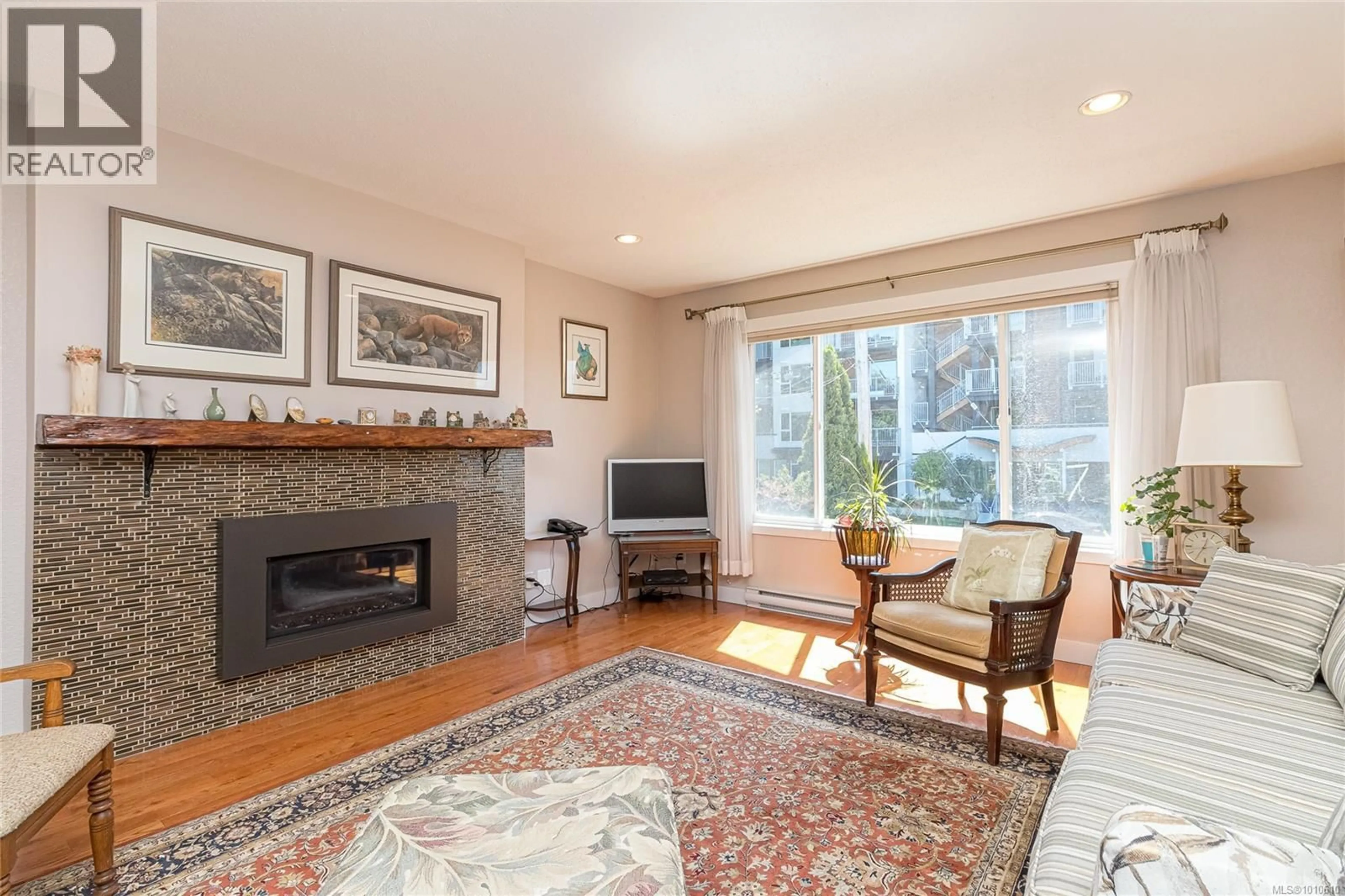 Living room with furniture, unknown for 2312 BRETHOUR AVENUE, Sidney British Columbia V8L2A3