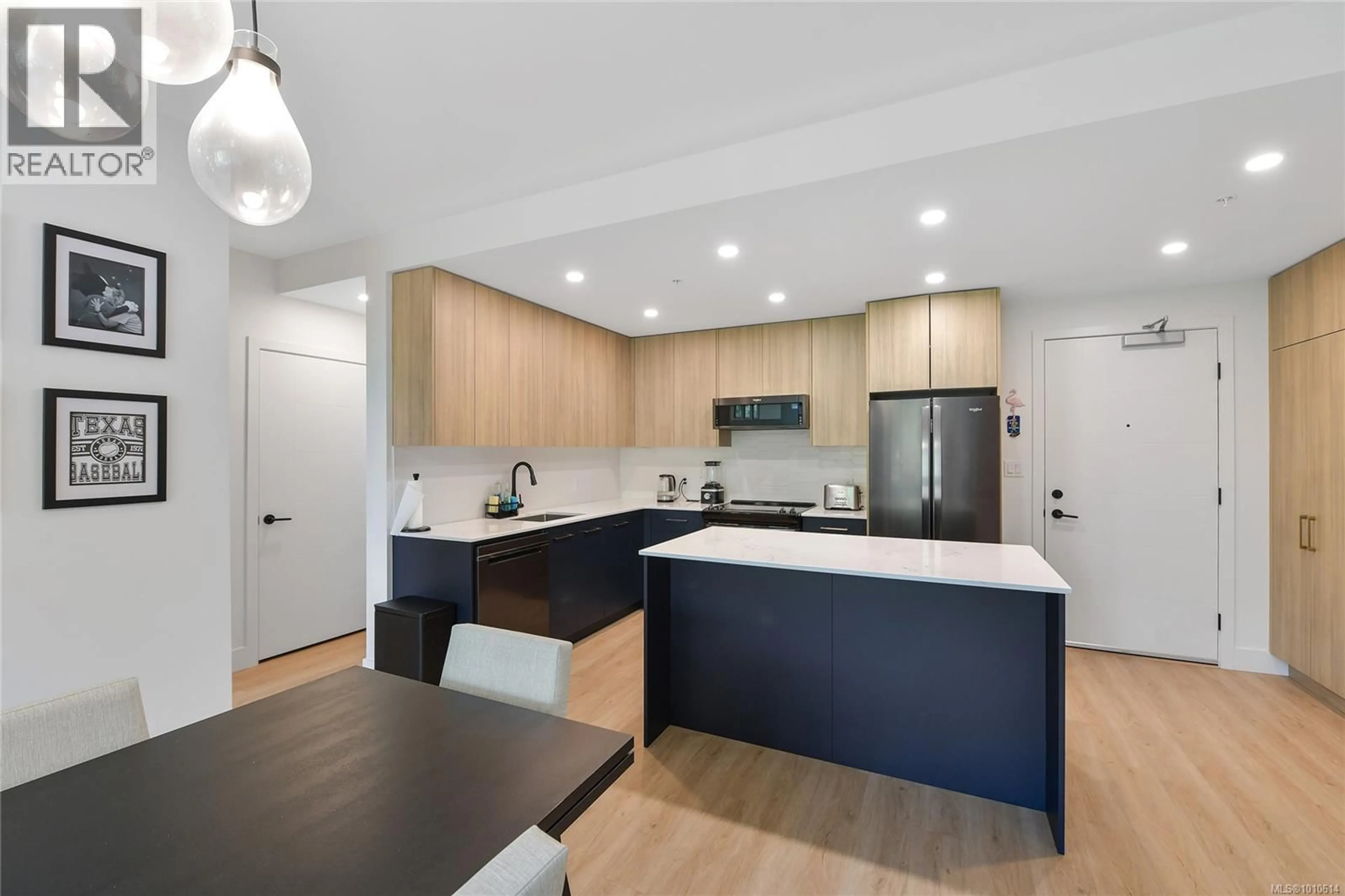 Open concept kitchen, wood/laminate floor for 127 - 920 REUNION AVENUE, Langford British Columbia V9B3Y7