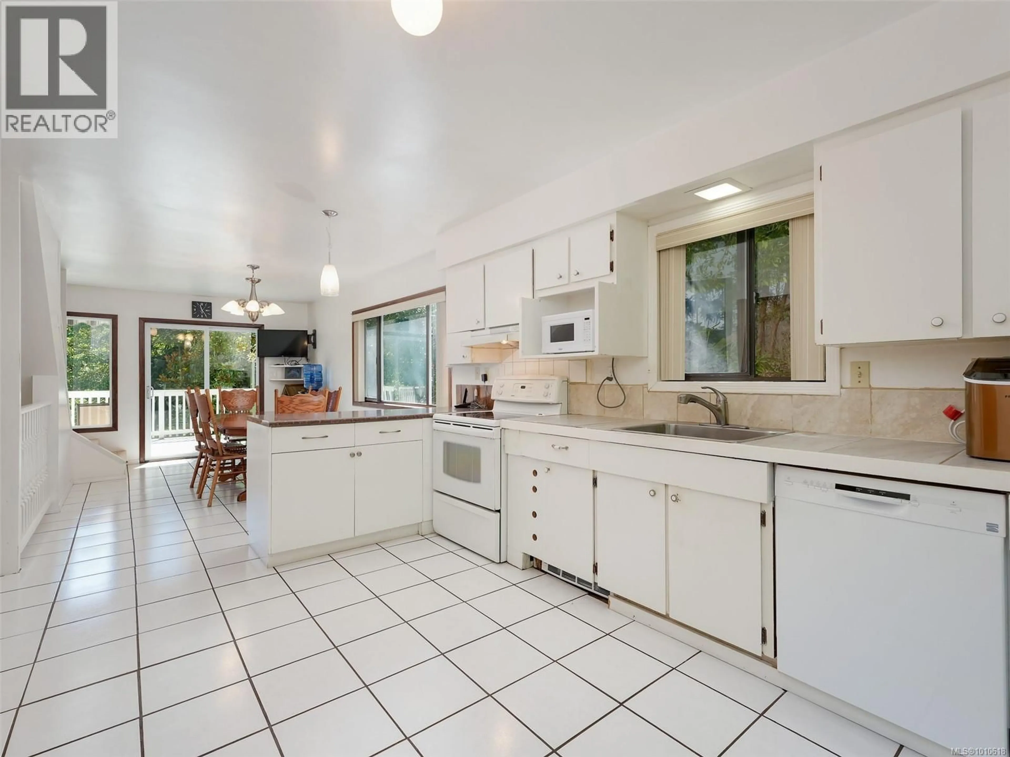 Open concept kitchen, ceramic/tile floor for 5255 HANOVER PLACE, Saanich British Columbia V8Y2C7