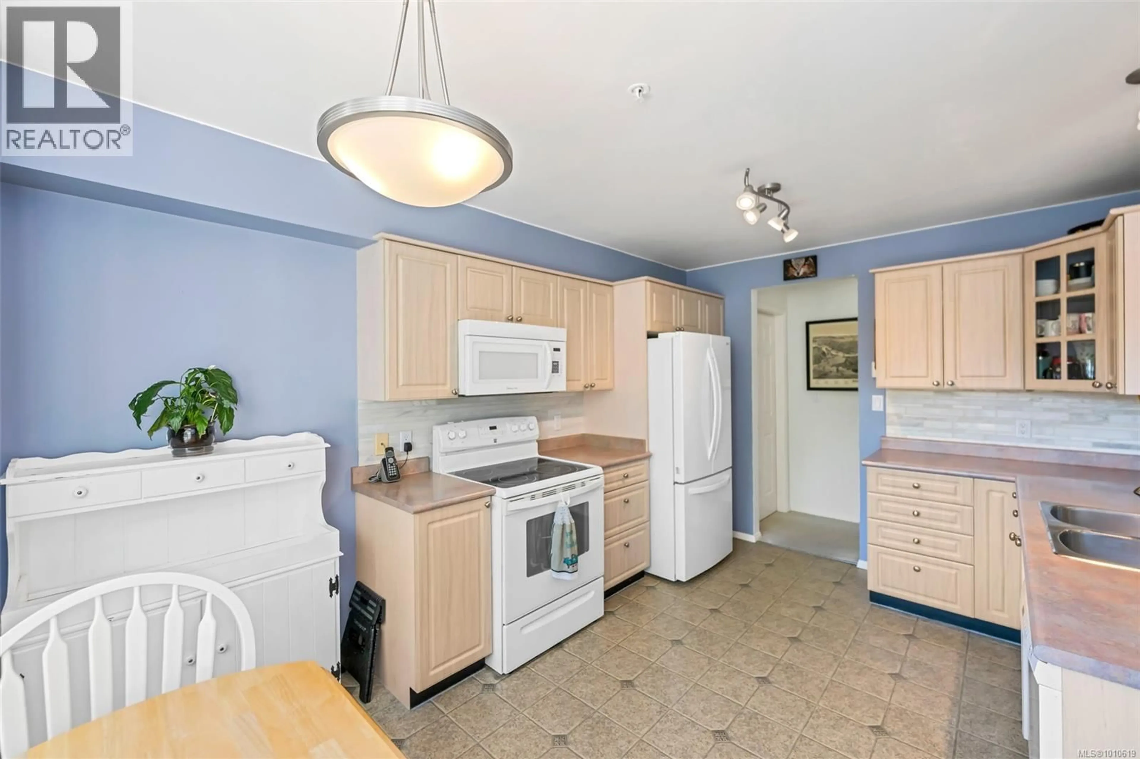 Standard kitchen, unknown for 204 - 1240 VERDIER AVENUE, Central Saanich British Columbia V8M2G9