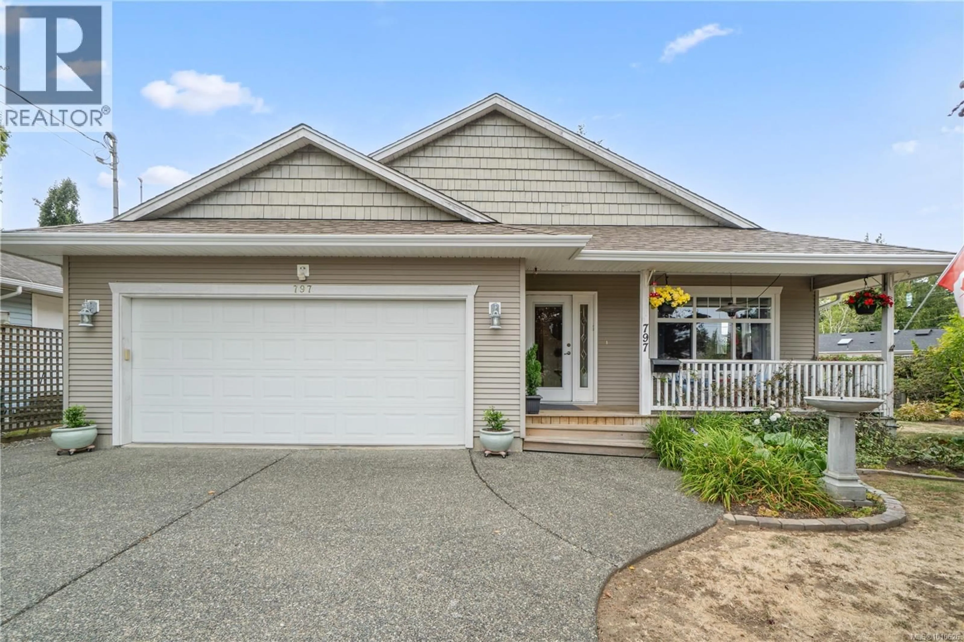 Home with vinyl exterior material, street for 797 TEMPLE STREET, Parksville British Columbia V9P1B1