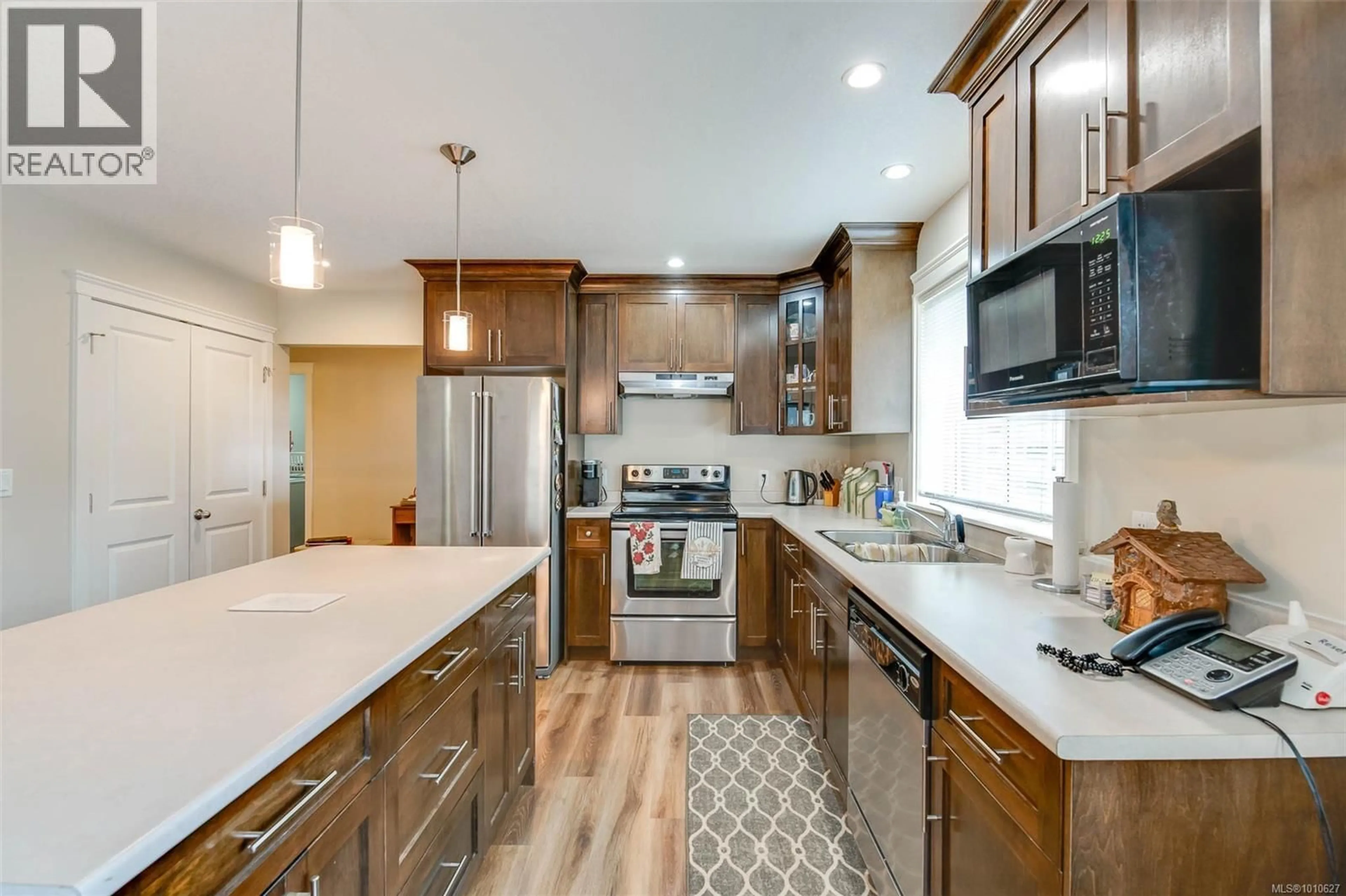 Contemporary kitchen, ceramic/tile floor for 1 - 3774 12TH AVENUE, Port Alberni British Columbia V9Y5A5