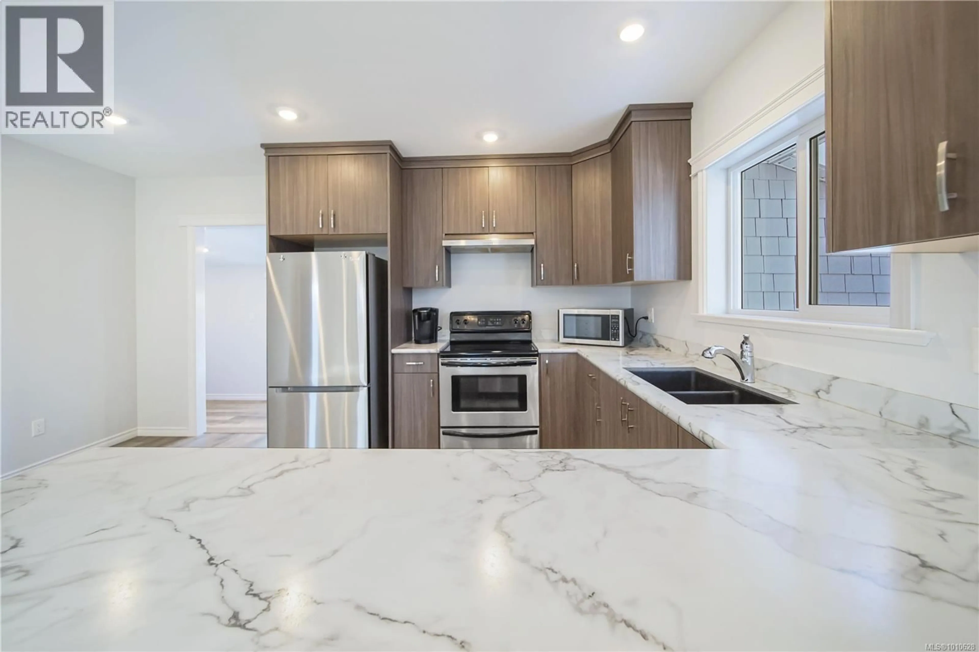 Open concept kitchen, ceramic/tile floor for 2833 2ND AVENUE, Port Alberni British Columbia V9Y1Z4