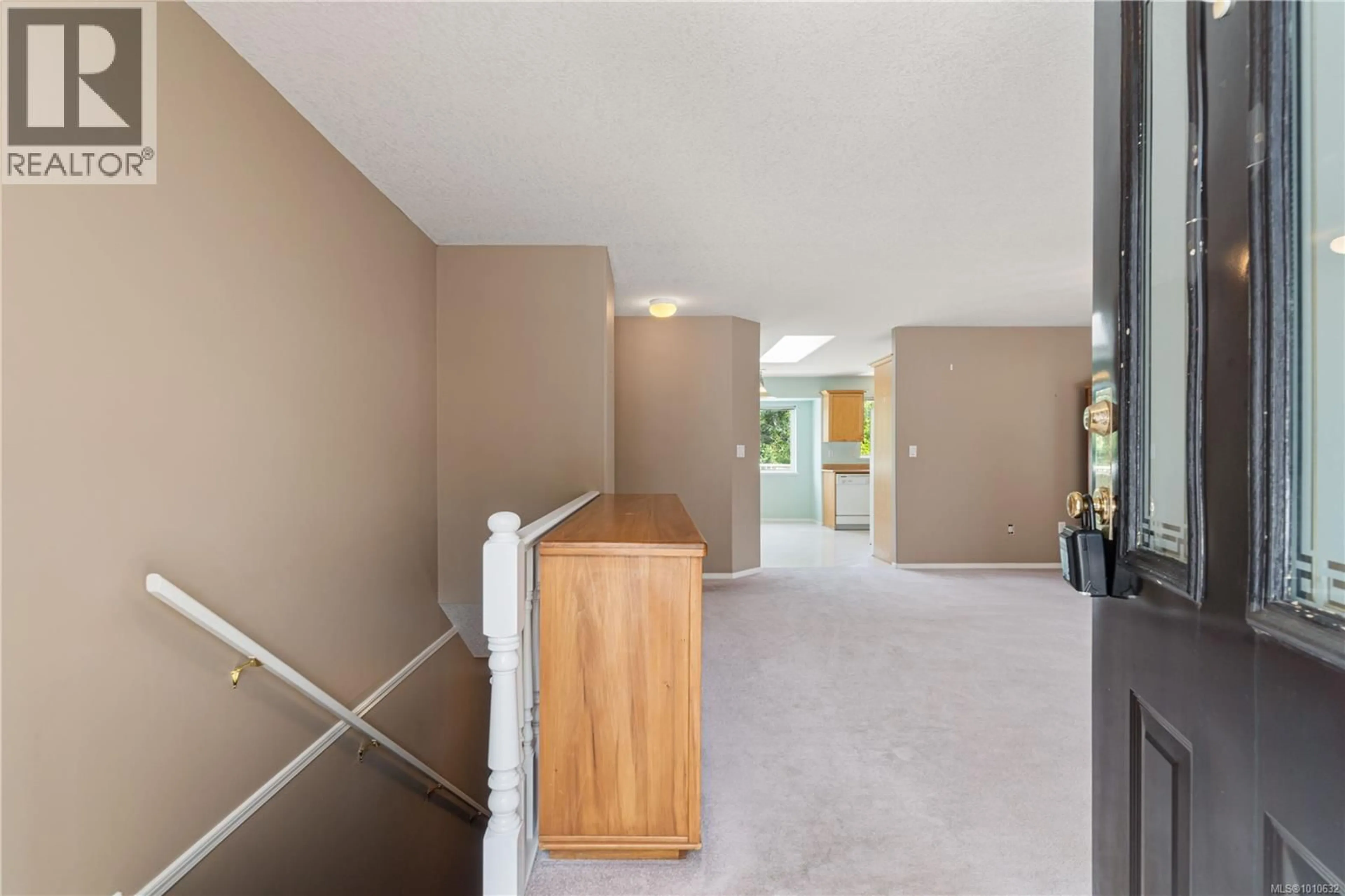 Indoor foyer for 5213 FOX PLACE, Nanaimo British Columbia V9T6K5