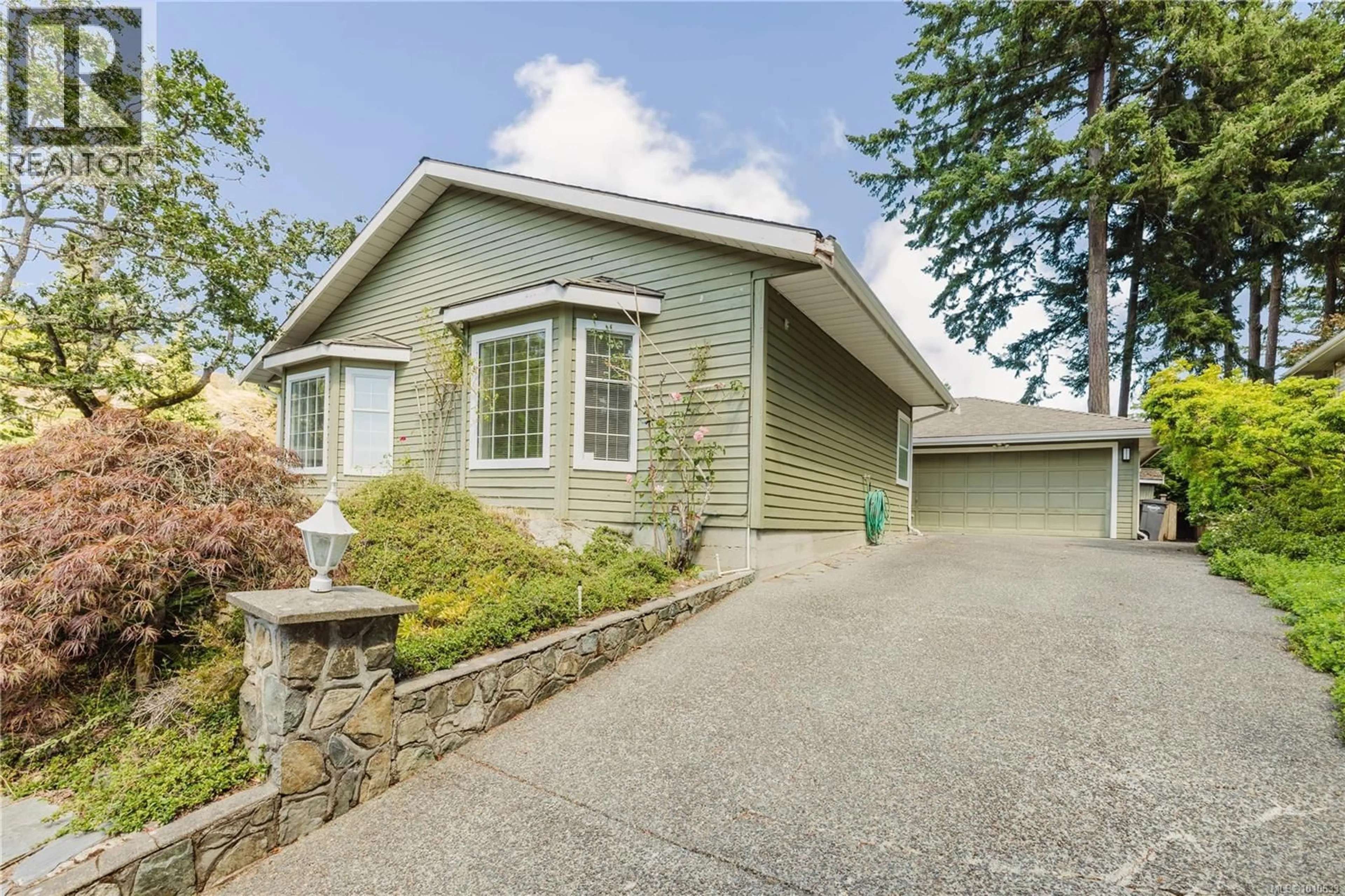 Home with vinyl exterior material, street for 4338 FAITHWOOD ROAD, Saanich British Columbia V8X4Z6