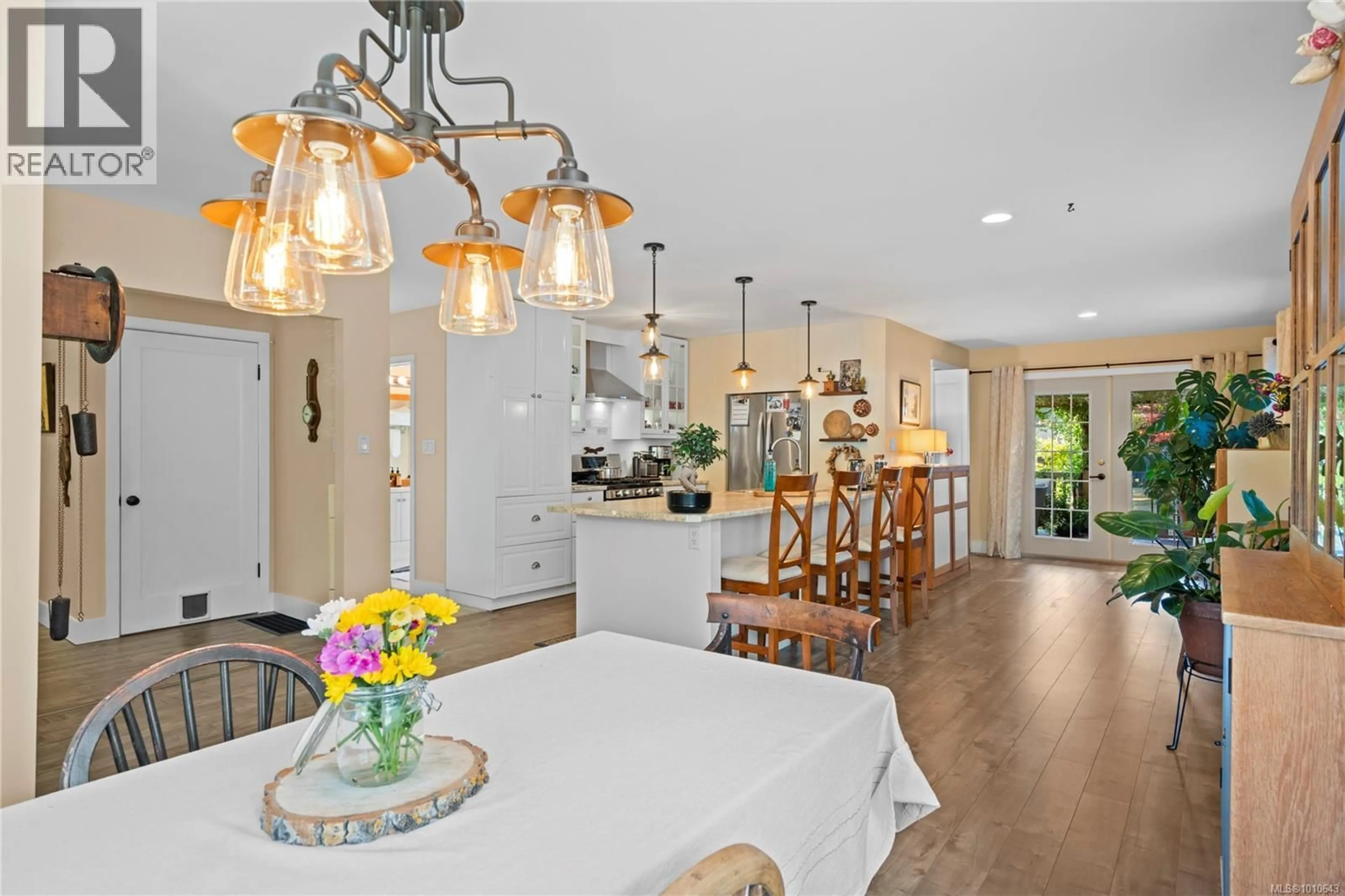 Open concept kitchen, ceramic/tile floor for 572 BERWICK ROAD, Qualicum Beach British Columbia V9K1L1