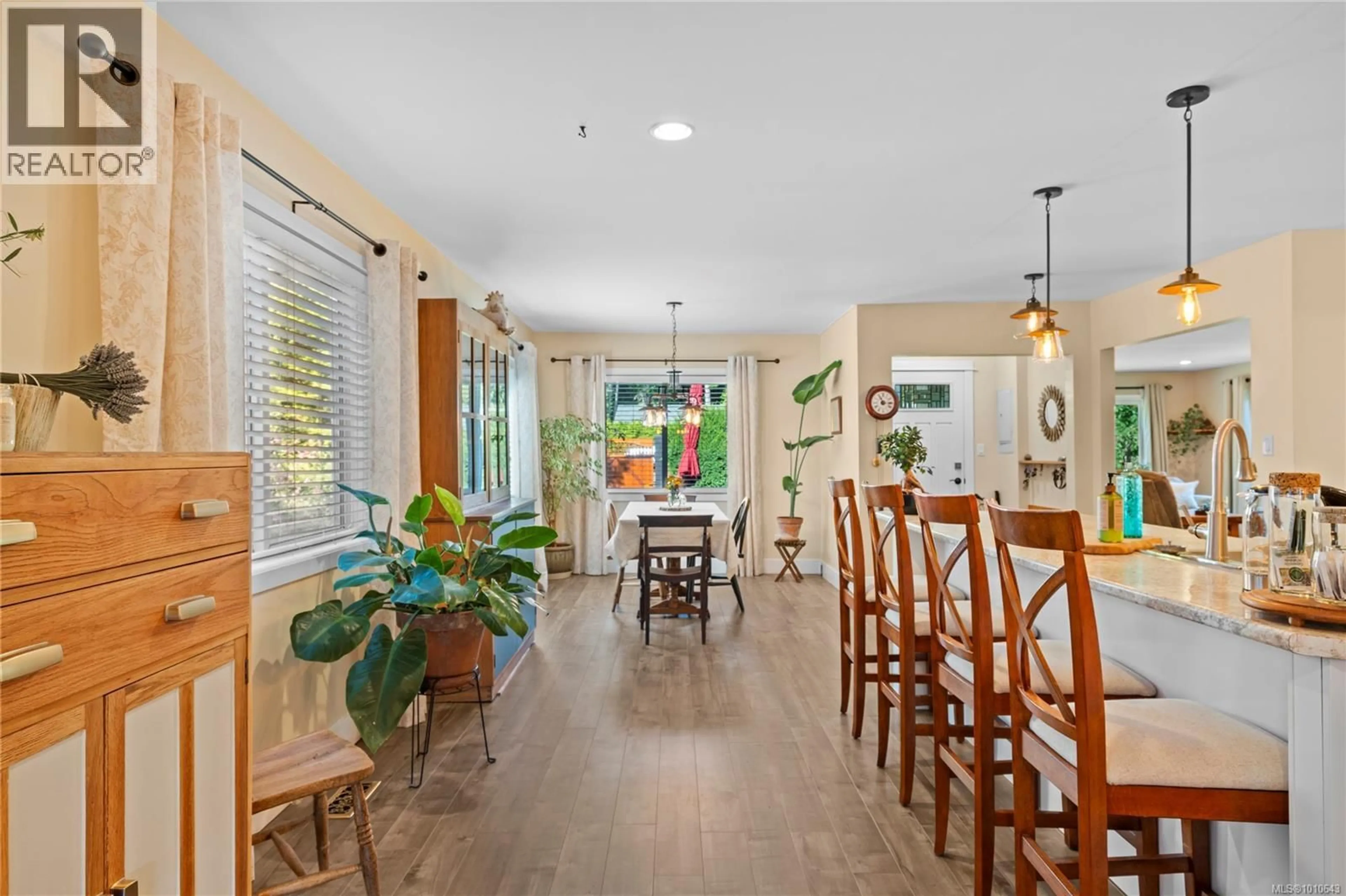 Dining room, unknown for 572 BERWICK ROAD, Qualicum Beach British Columbia V9K1L1