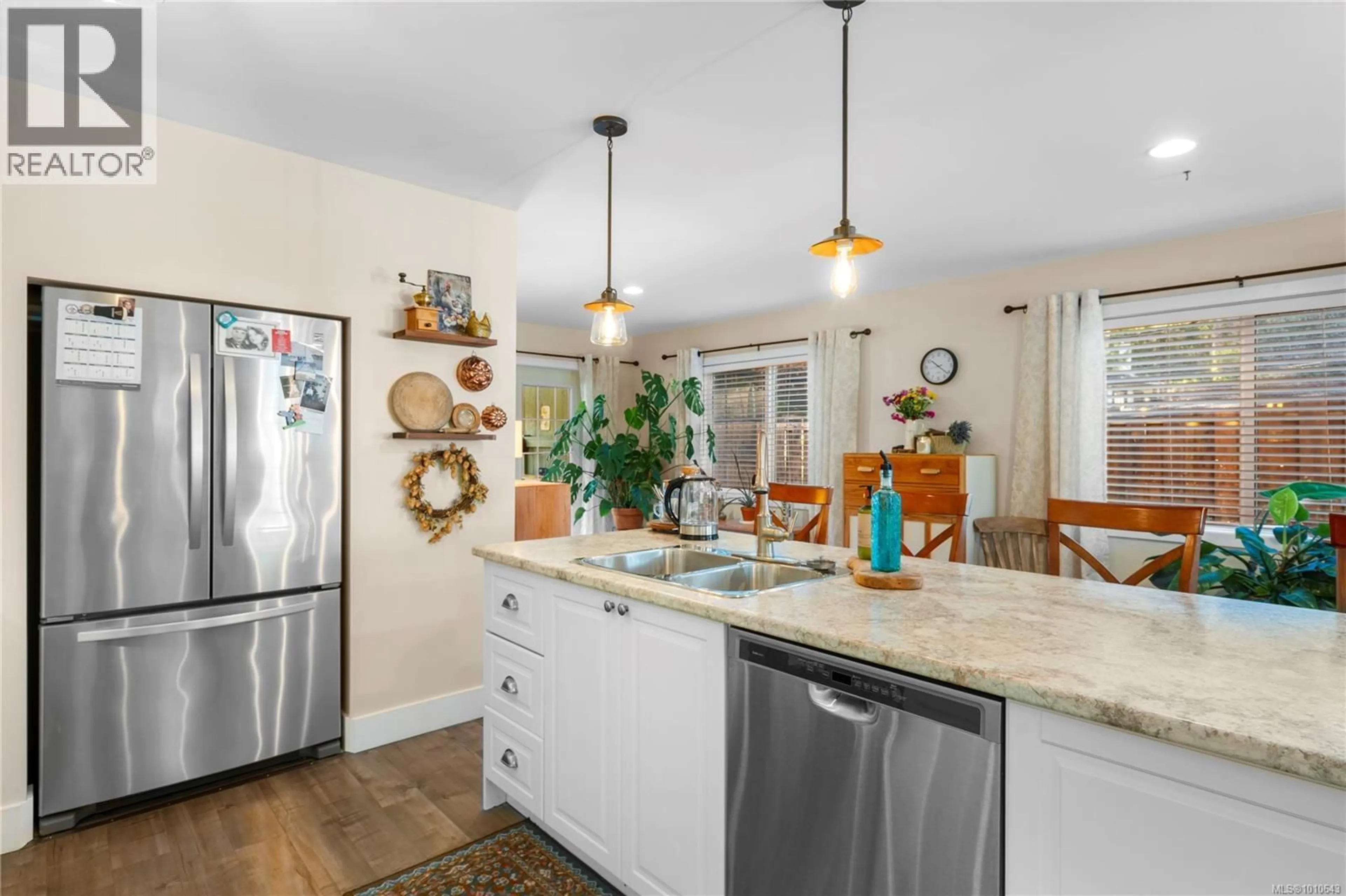 Open concept kitchen, ceramic/tile floor for 572 BERWICK ROAD, Qualicum Beach British Columbia V9K1L1