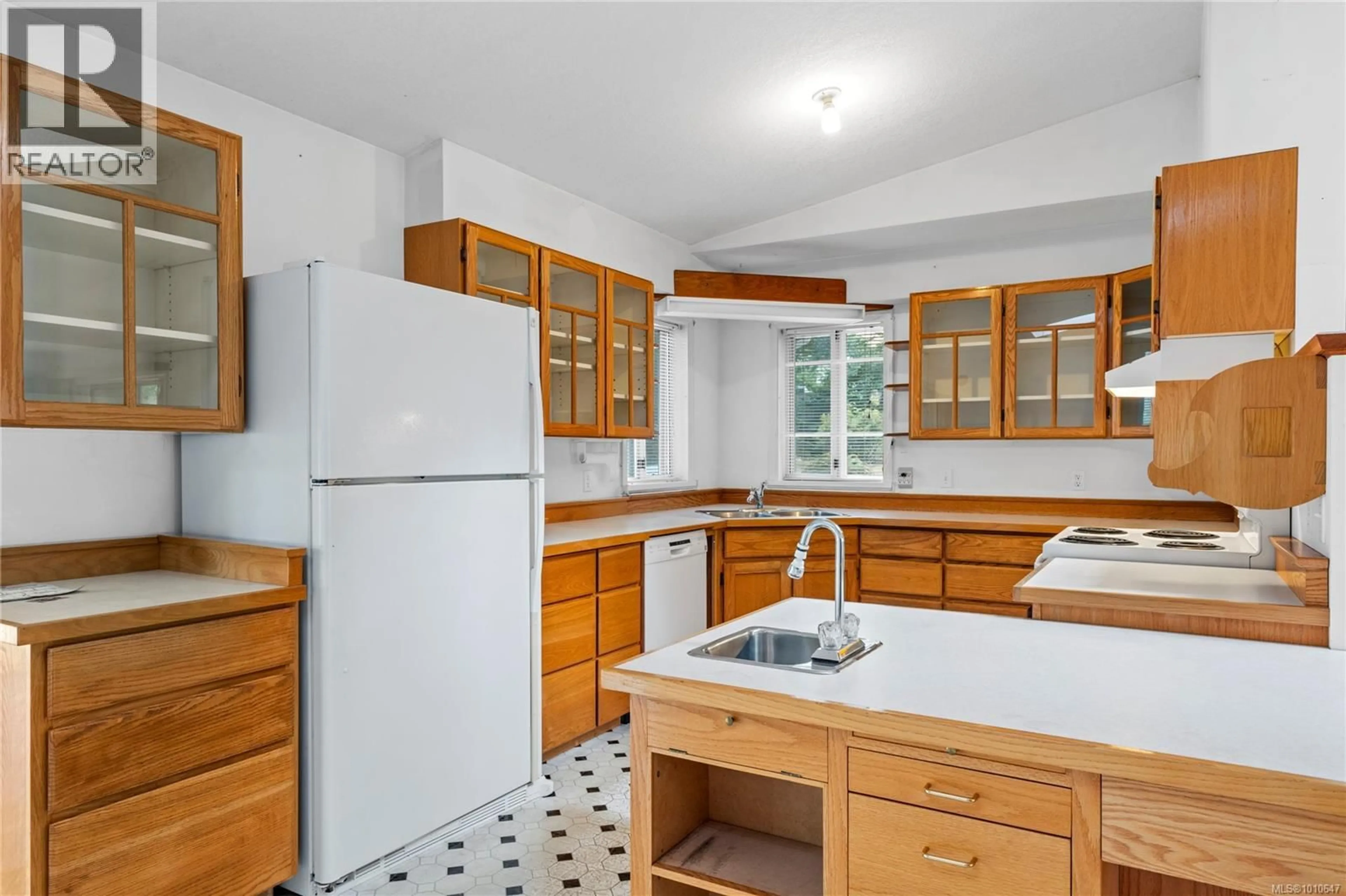 Standard kitchen, ceramic/tile floor for 735 DREW ROAD, Parksville British Columbia V9P1X3