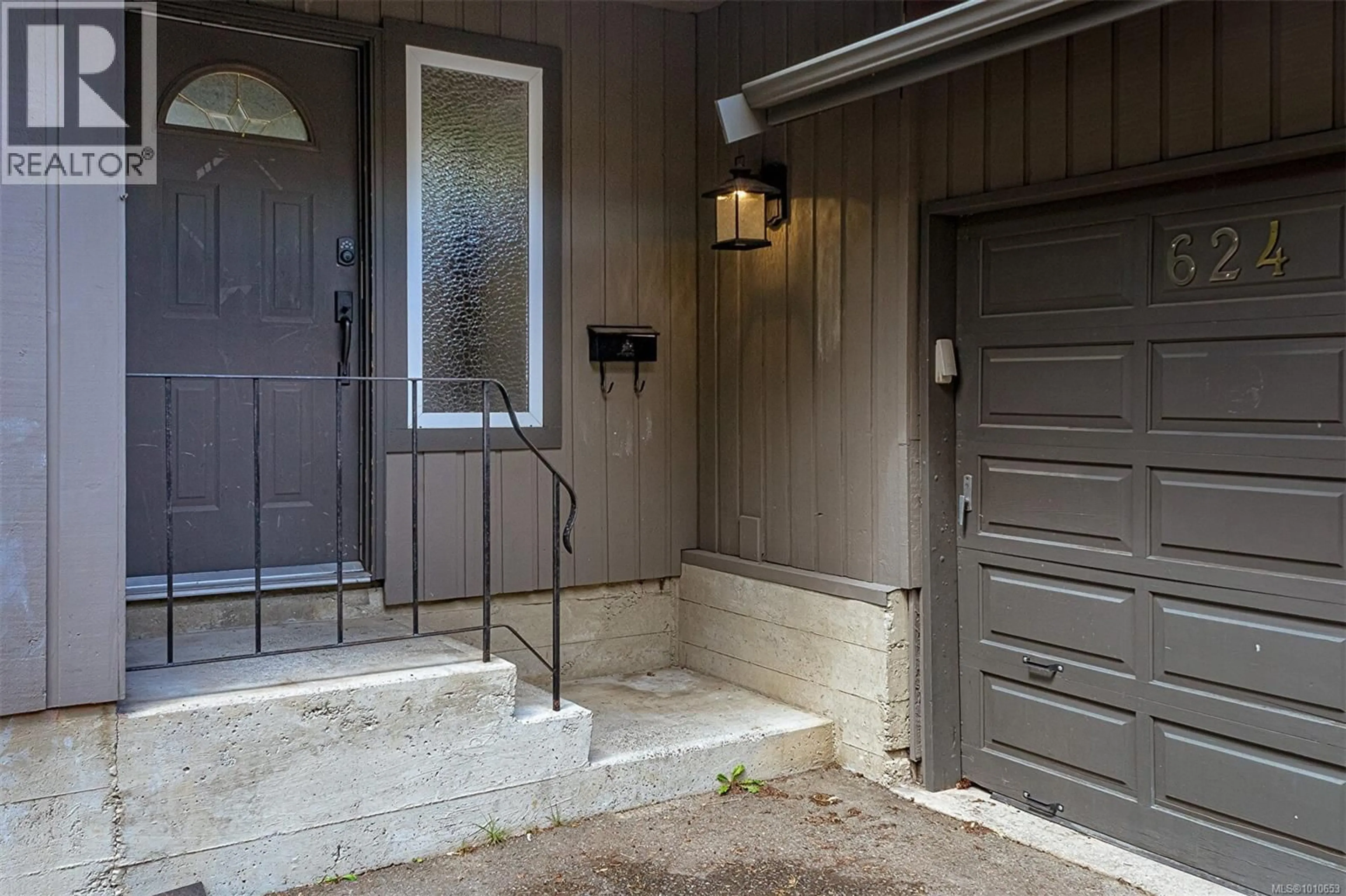 Indoor entryway for 624 TREANOR AVENUE, Langford British Columbia V9B5B9
