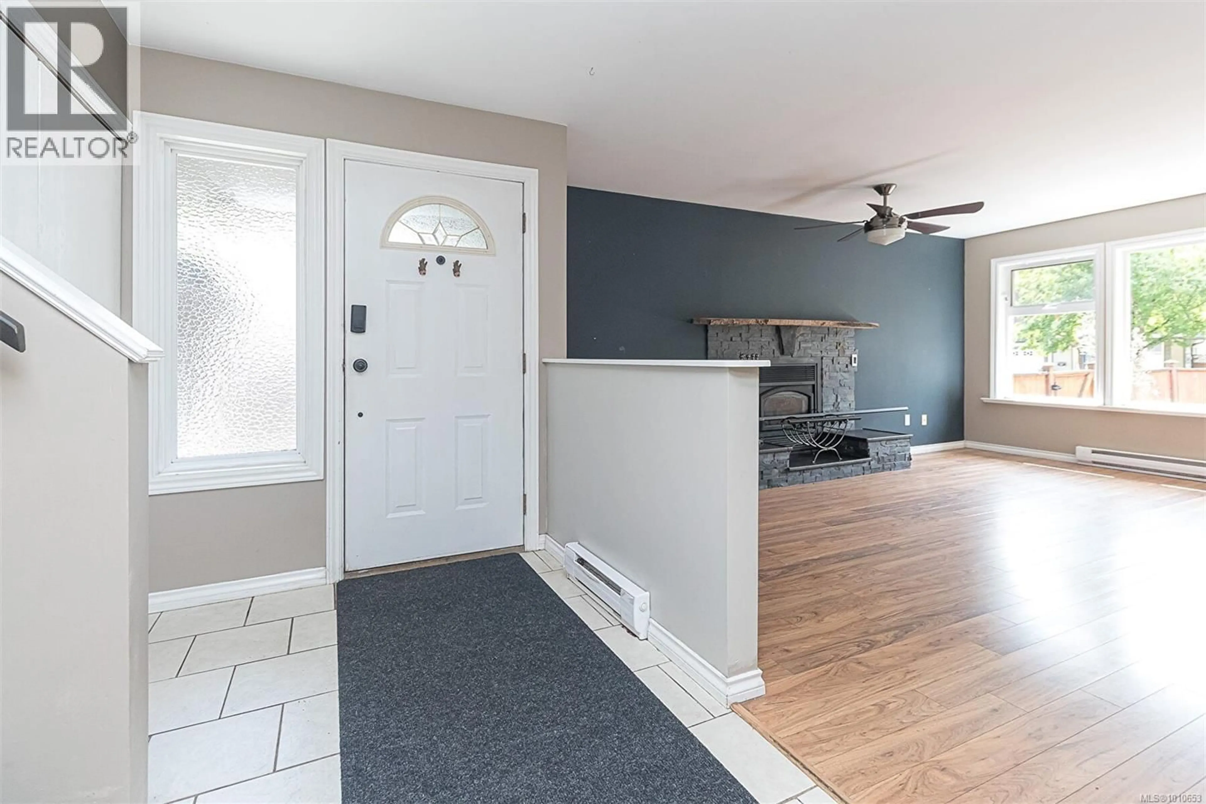 Indoor entryway for 624 TREANOR AVENUE, Langford British Columbia V9B5B9