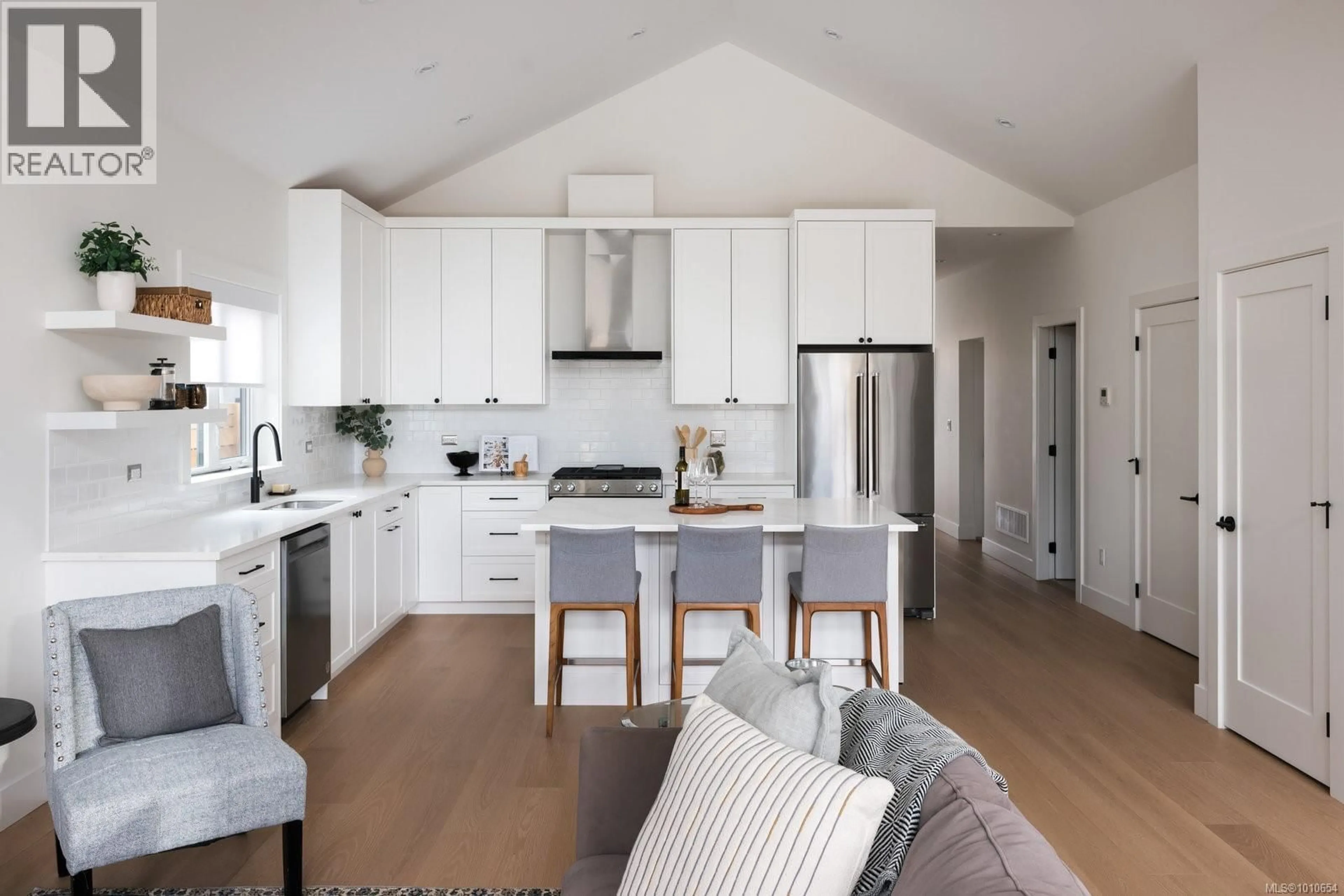 Open concept kitchen, unknown for 2282 AMHERST AVENUE, Sidney British Columbia V8L2G7