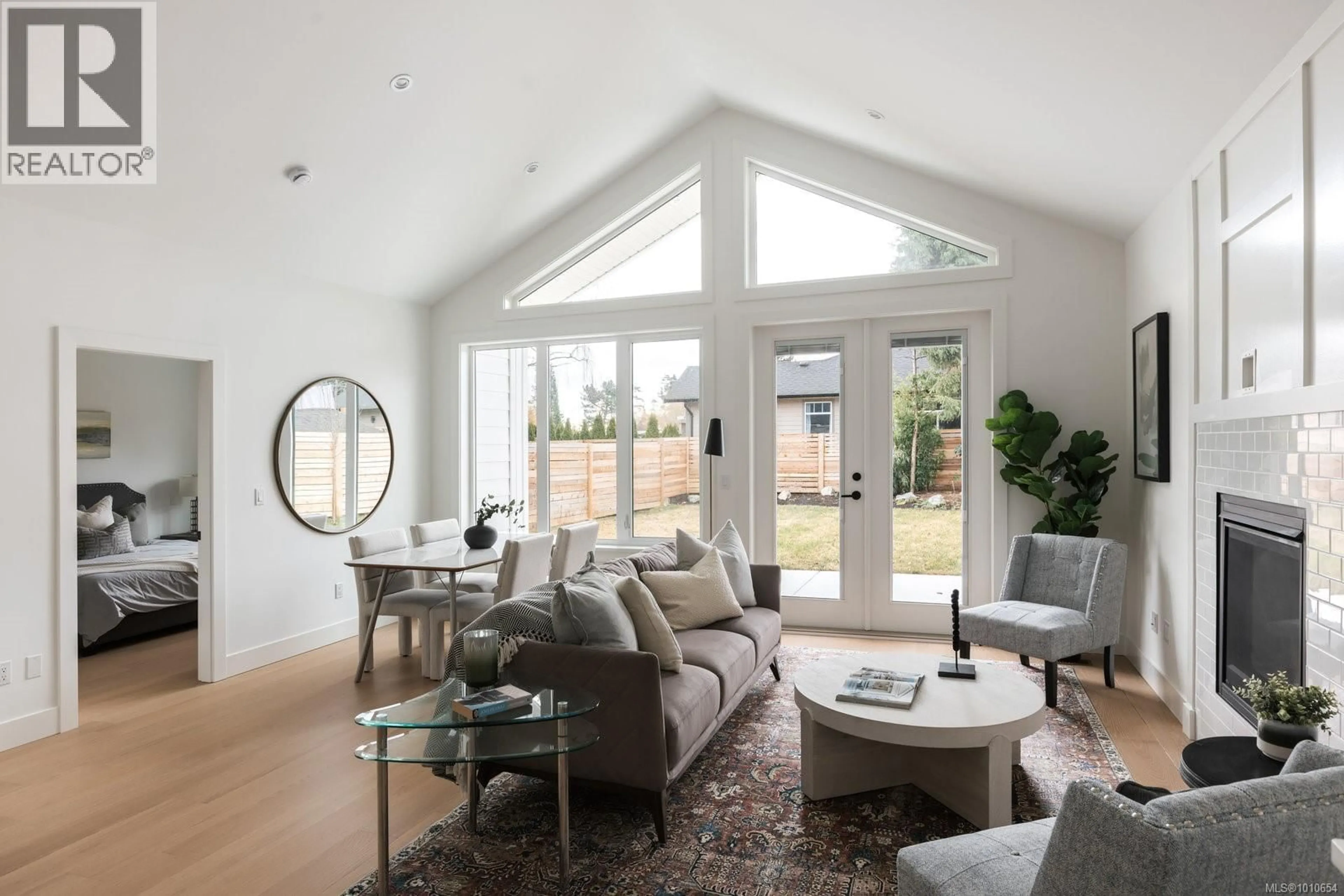 Living room with furniture, unknown for 2282 AMHERST AVENUE, Sidney British Columbia V8L2G7