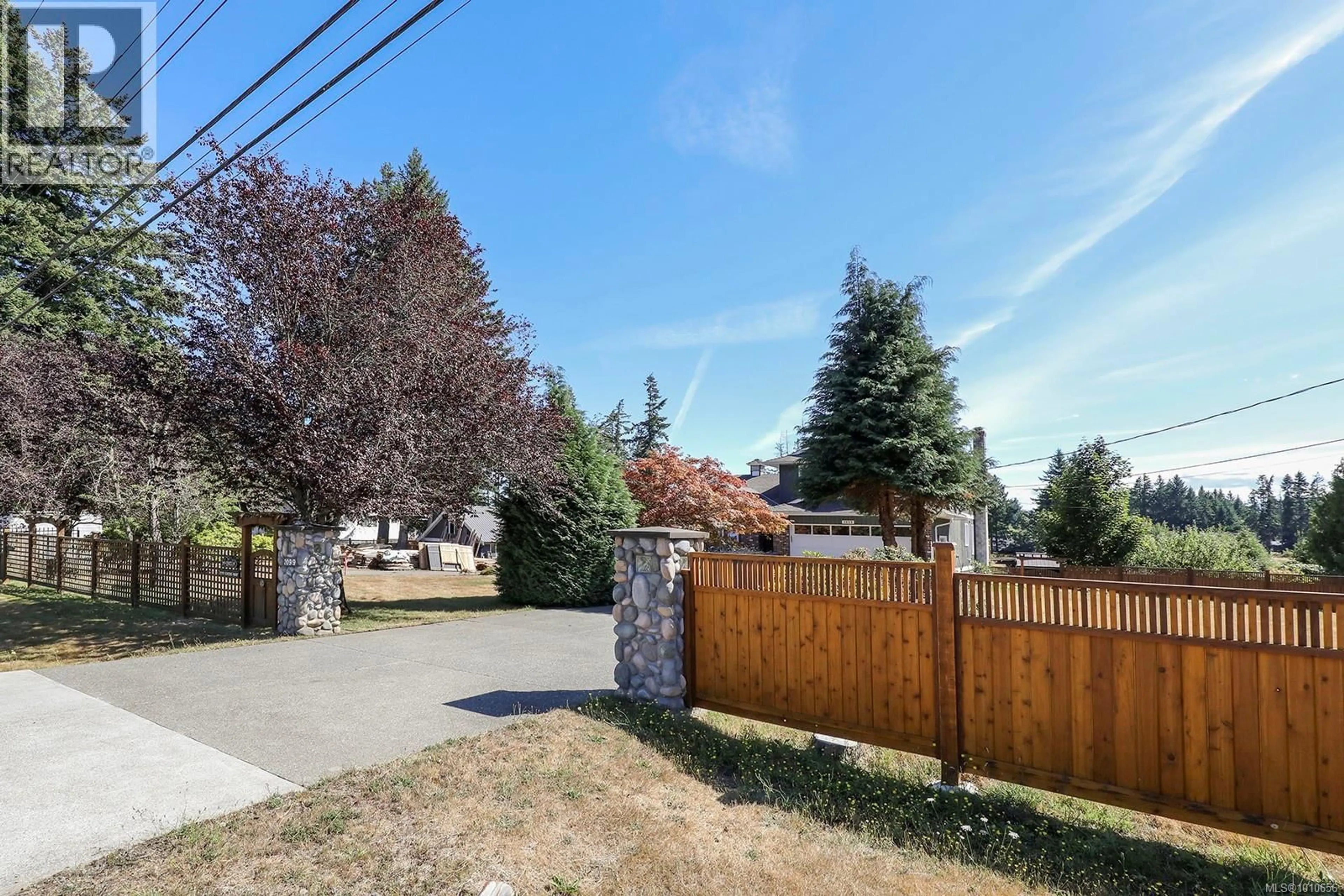 Patio, street for 2099 IDIENS WAY, Comox British Columbia V9M3Y9