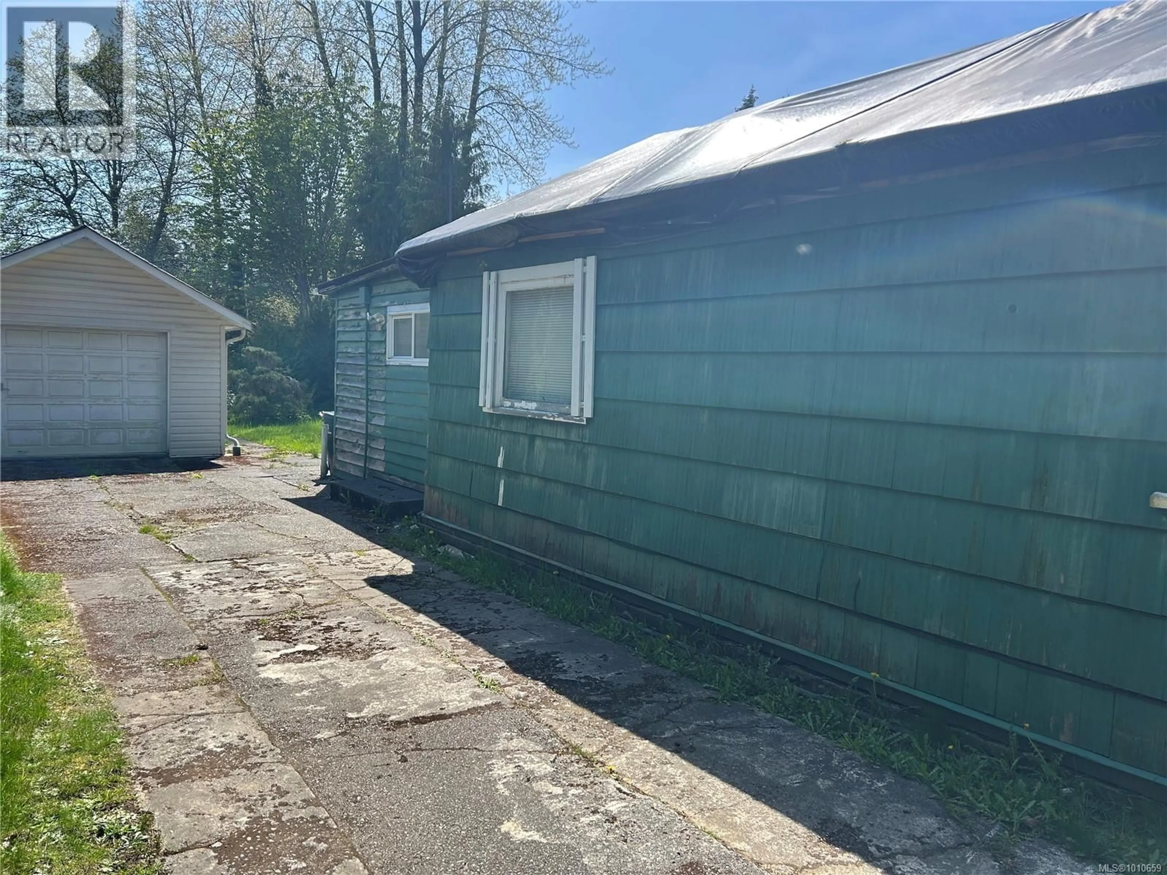 Shed for 1600 15TH STREET, Courtenay British Columbia V9N2C2