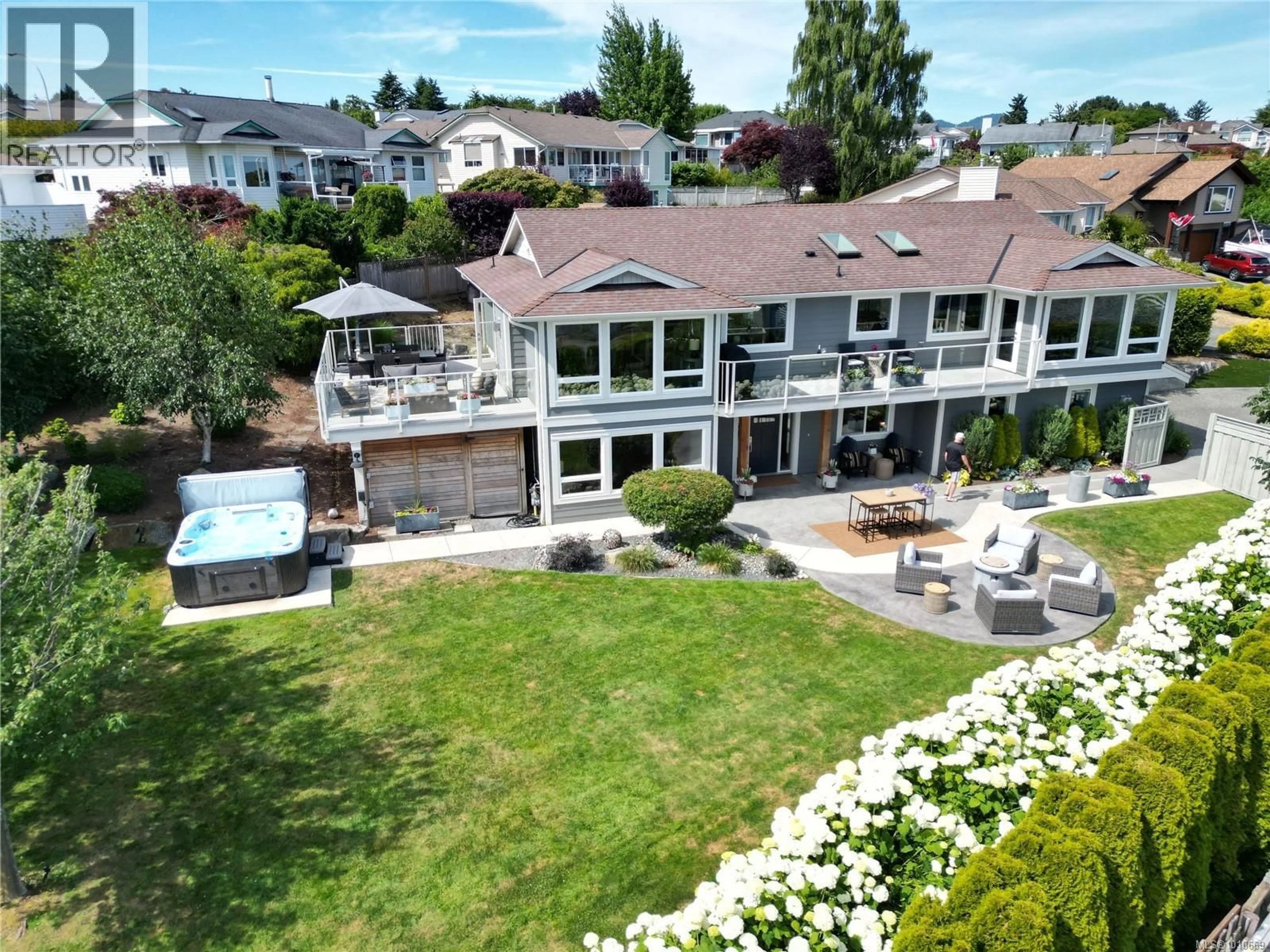 A pic from outside/outdoor area/front of a property/back of a property/a pic from drone, unknown for 129 SHARON PLACE, Nanaimo British Columbia V9V1C5