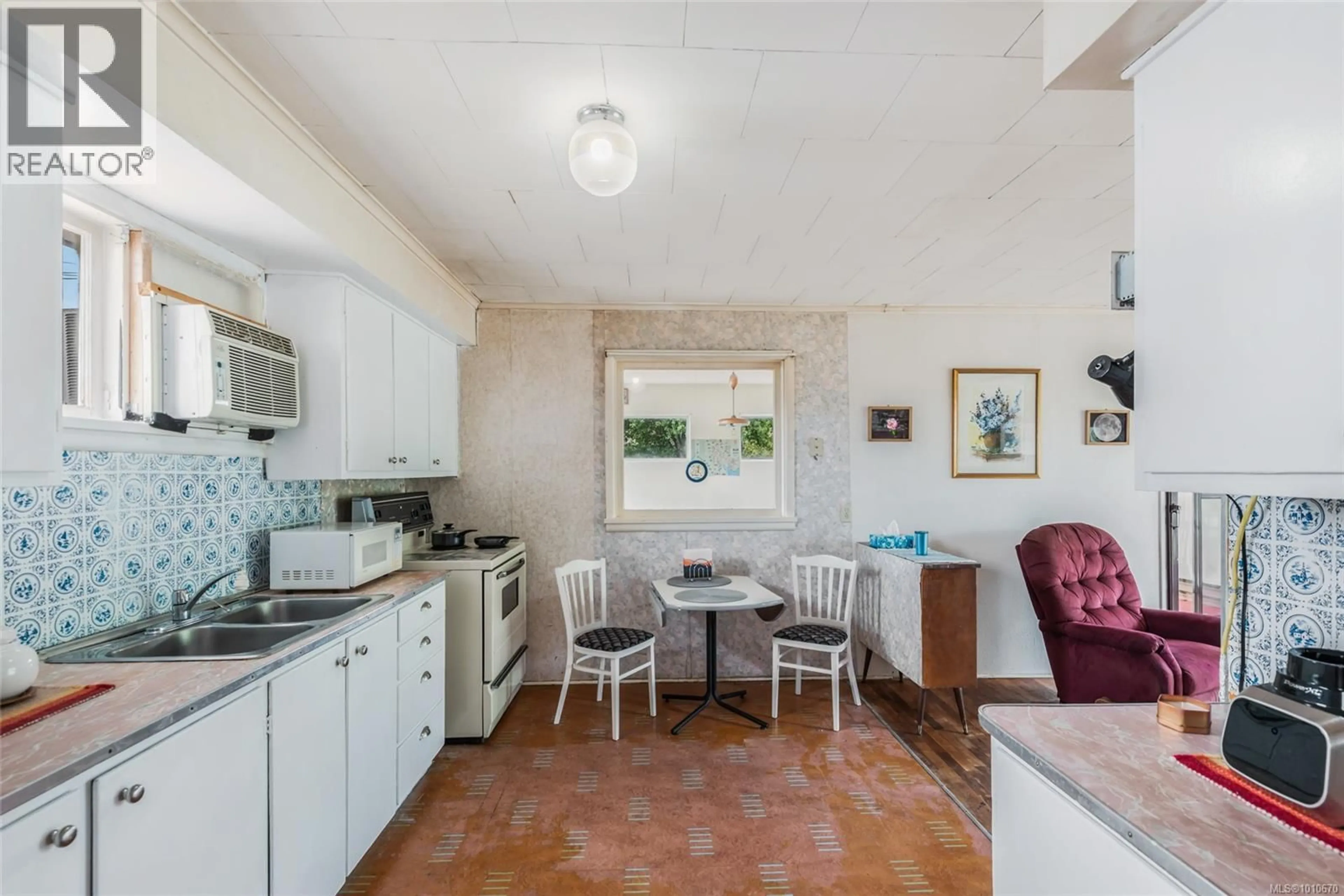 Standard kitchen, ceramic/tile floor for 3715 MORGAN CRESCENT SOUTH, Port Alberni British Columbia V9Y6B9