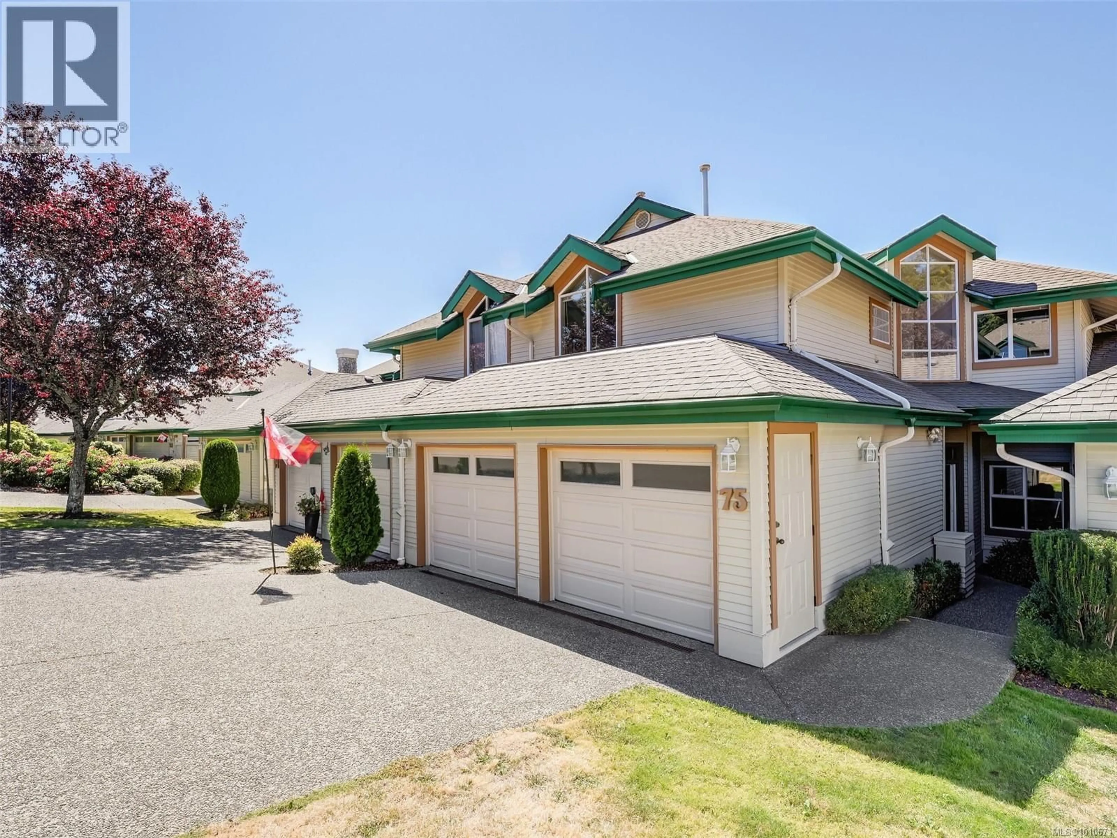 Home with vinyl exterior material, street for 75 - 530 MARSETT PLACE, Saanich British Columbia V8Z7J2
