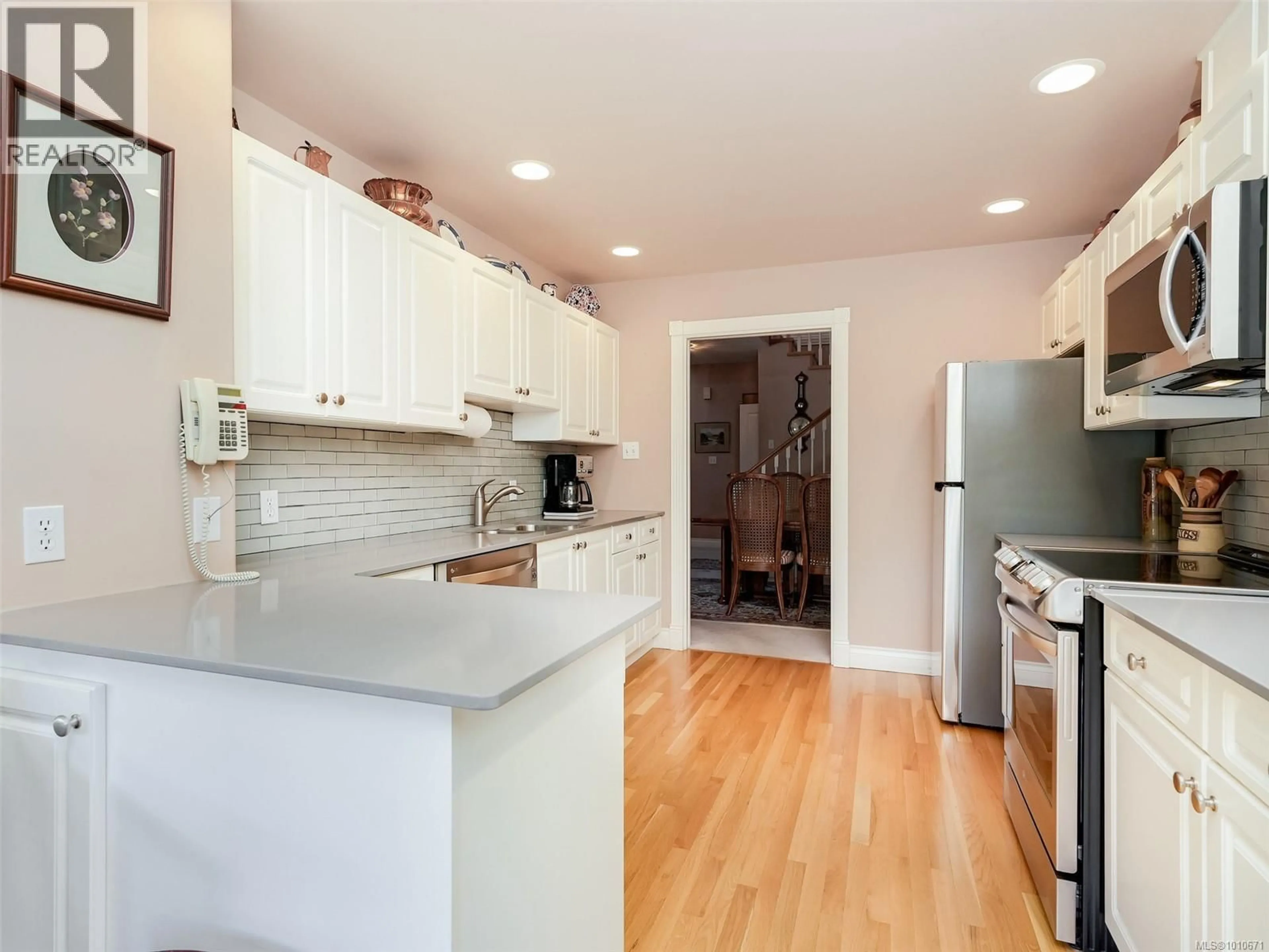 Open concept kitchen, unknown for 75 - 530 MARSETT PLACE, Saanich British Columbia V8Z7J2