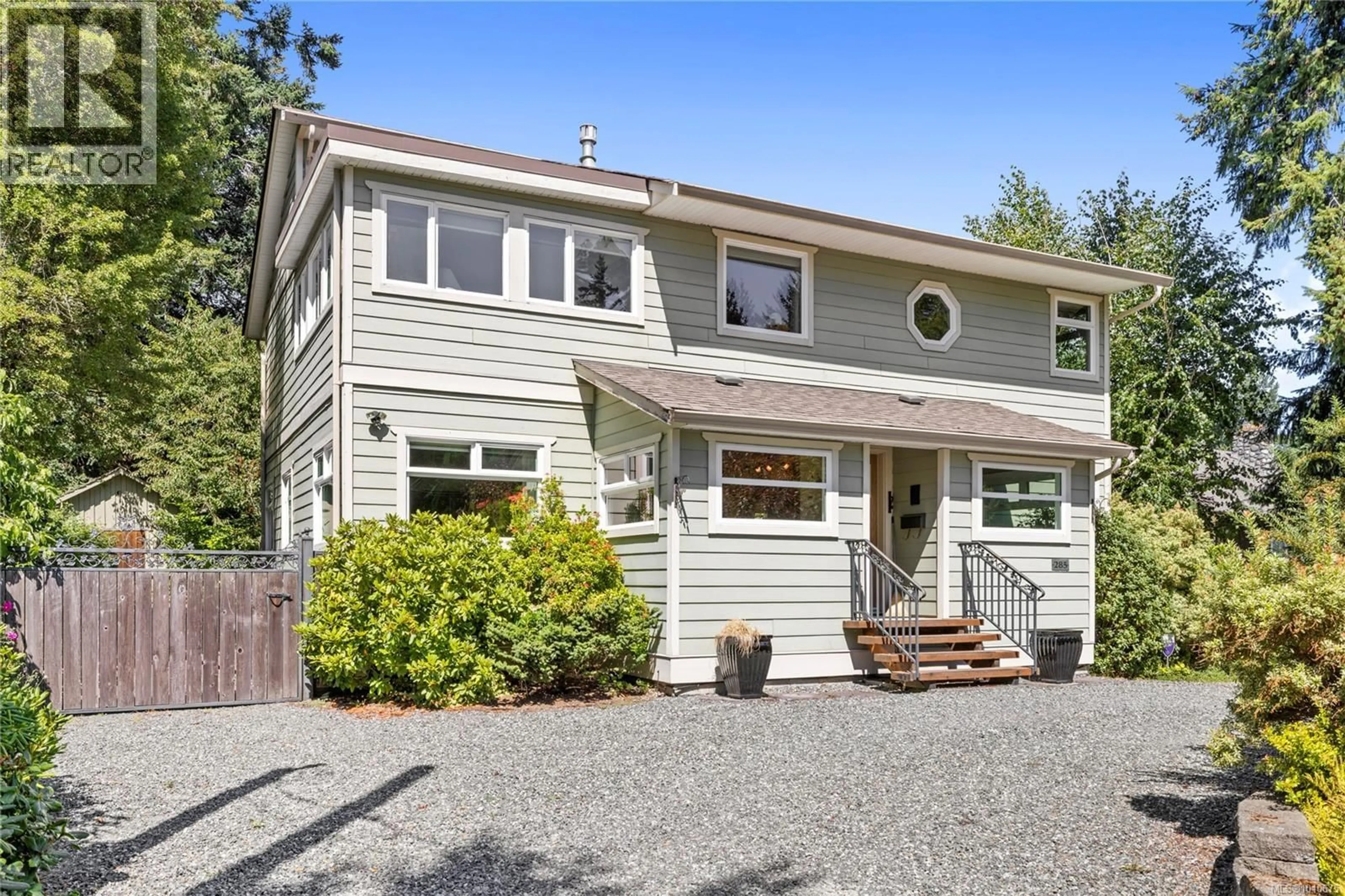 Home with vinyl exterior material, street for 285 CHURCH STREET, Comox British Columbia V9M2C1