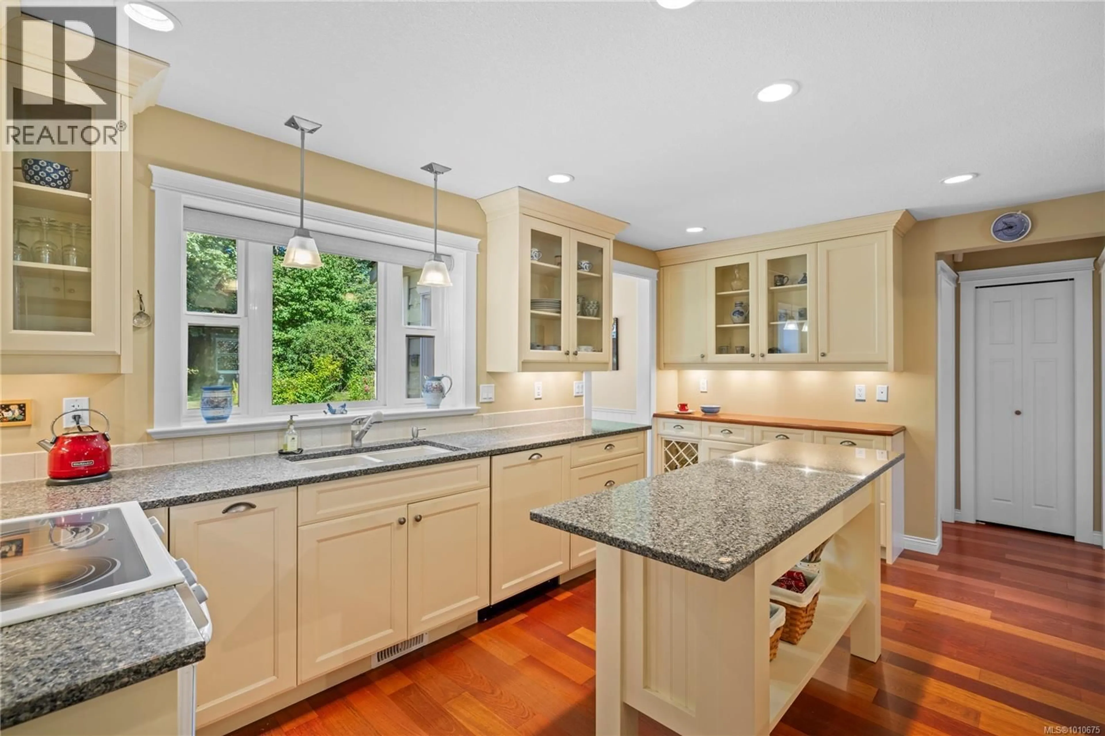 Open concept kitchen, ceramic/tile floor for 285 CHURCH STREET, Comox British Columbia V9M2C1