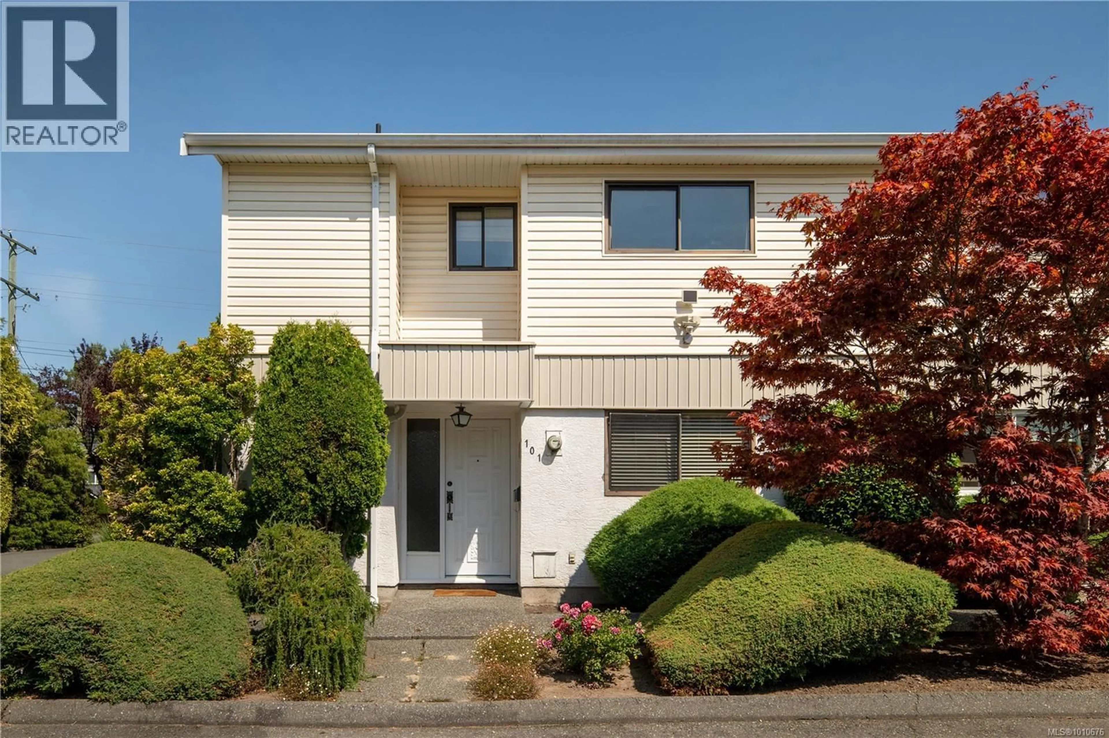 Home with vinyl exterior material, street for 101 - 1709 MCKENZIE AVENUE, Saanich British Columbia V8N1A6