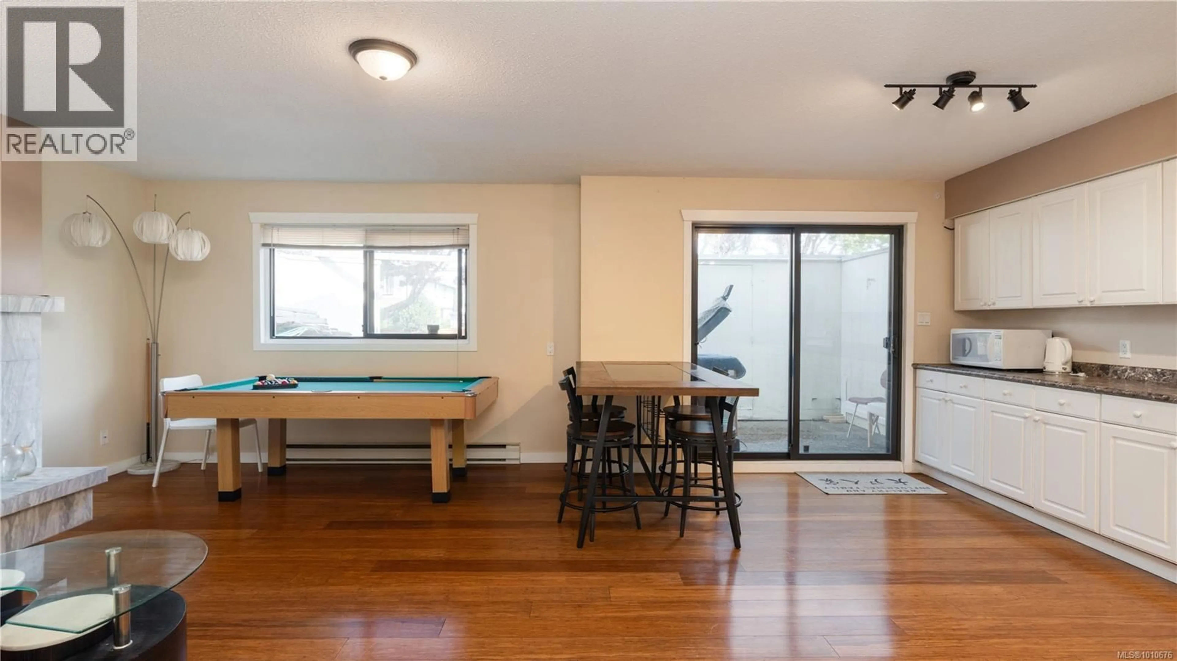 A pic of a room for 101 - 1709 MCKENZIE AVENUE, Saanich British Columbia V8N1A6