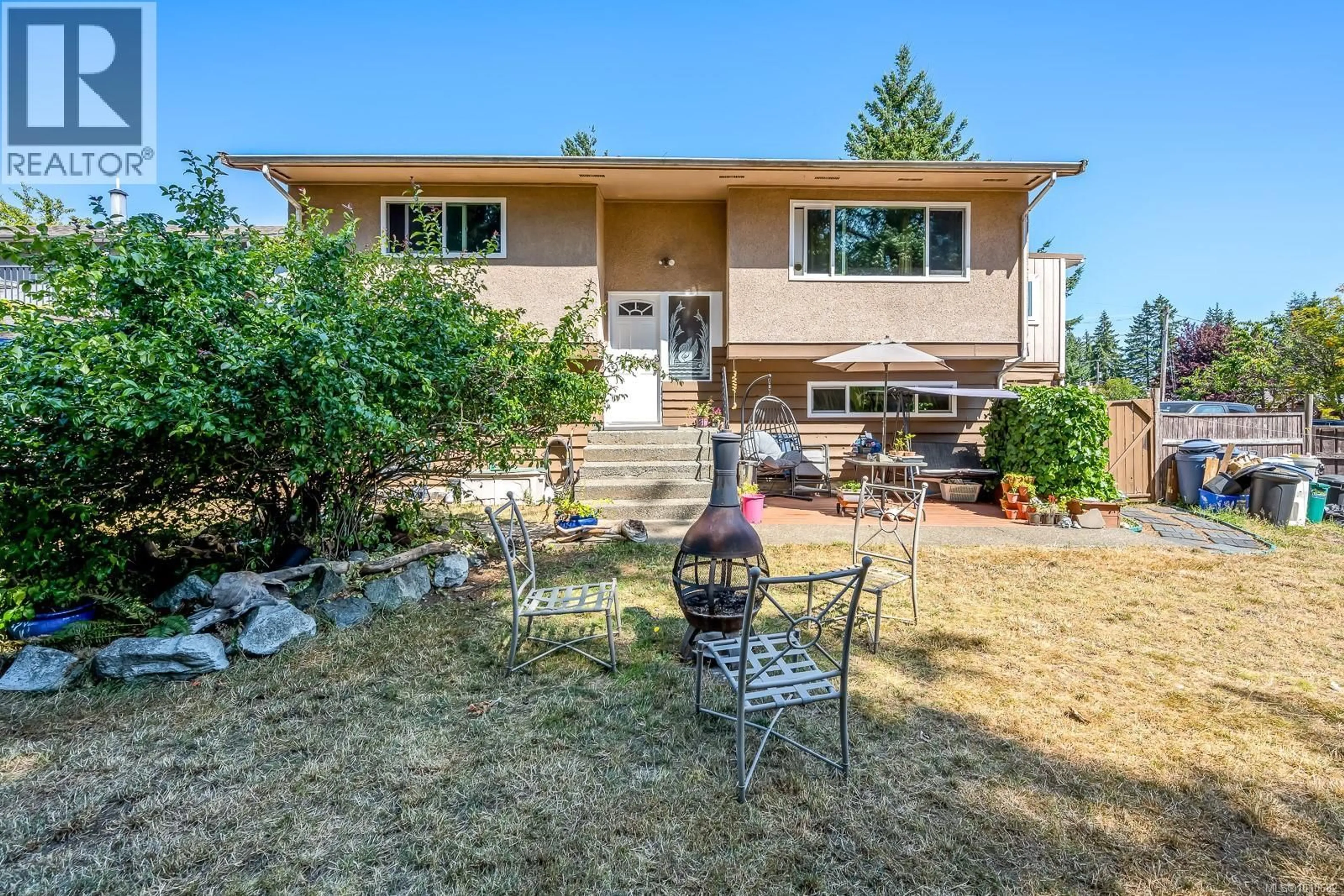 Home with vinyl exterior material, unknown for 2605 WINDERMERE AVENUE, Cumberland British Columbia V0R1S0