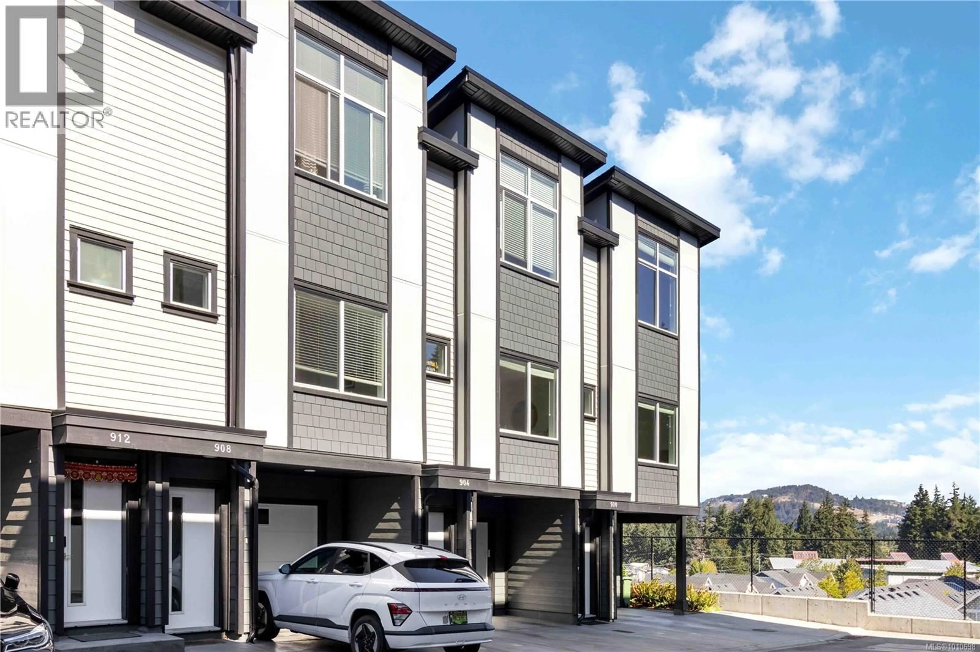 Home with vinyl exterior material, street for 904 TURNSTONE RIDGE, Langford British Columbia V9C2Y4