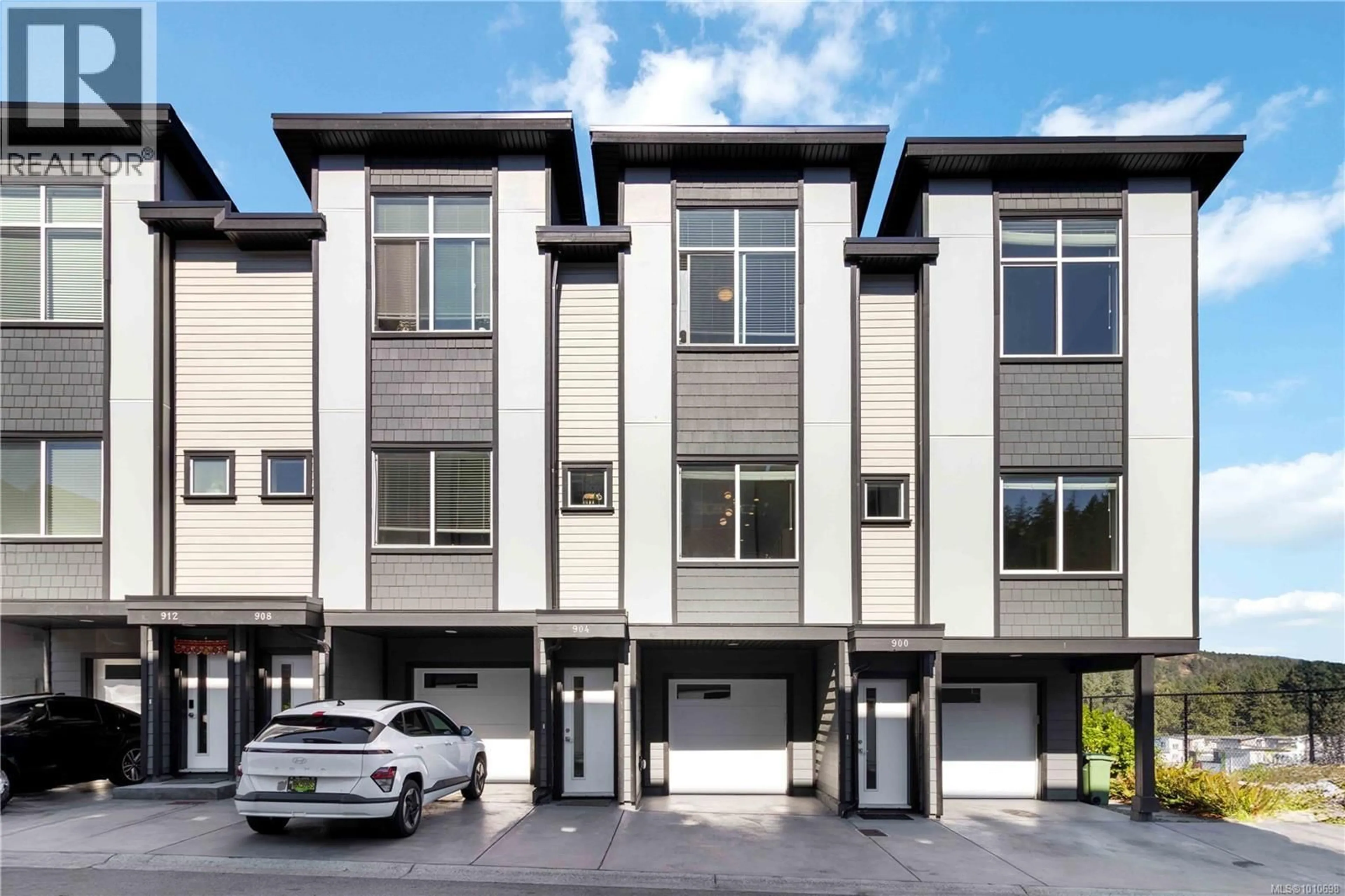 Home with vinyl exterior material, street for 904 TURNSTONE RIDGE, Langford British Columbia V9C0J4